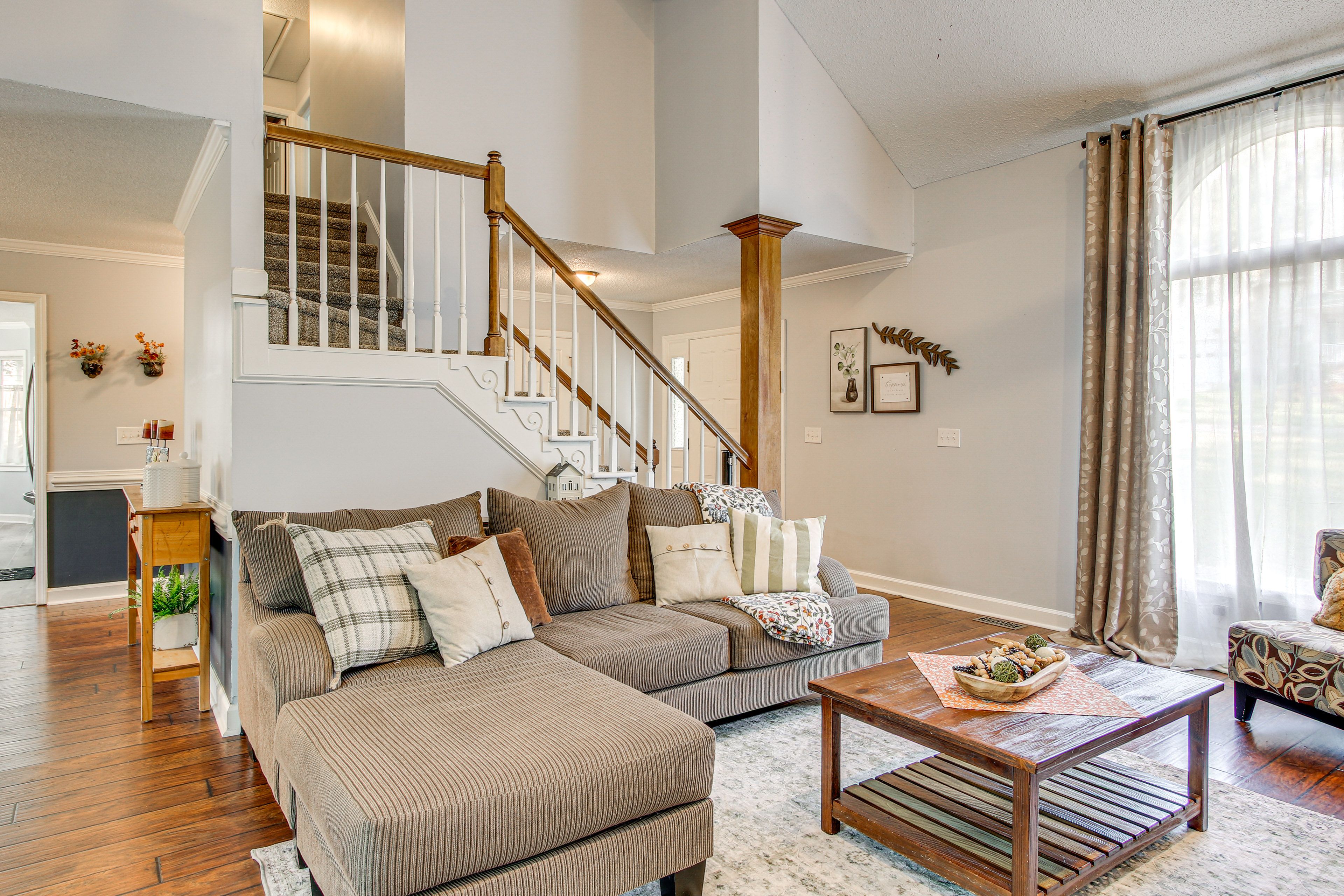 Living Room | 1st Floor | Smart TV