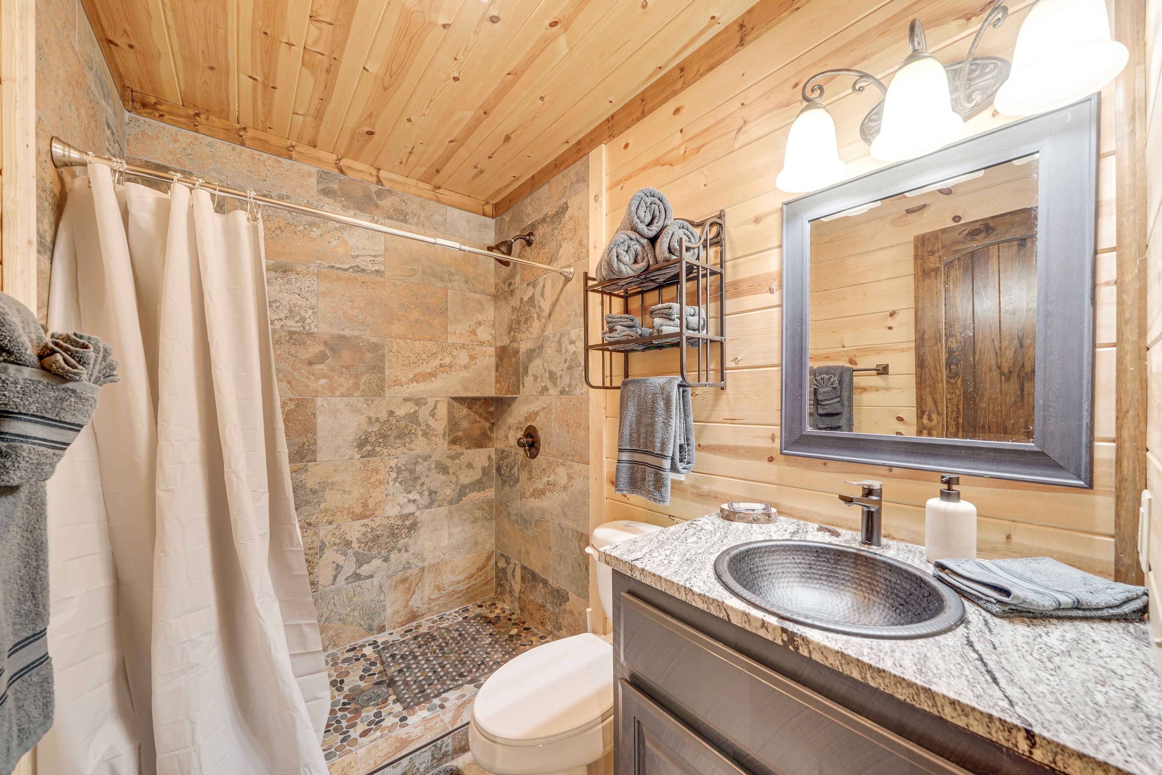 Full Bath | 1st Floor