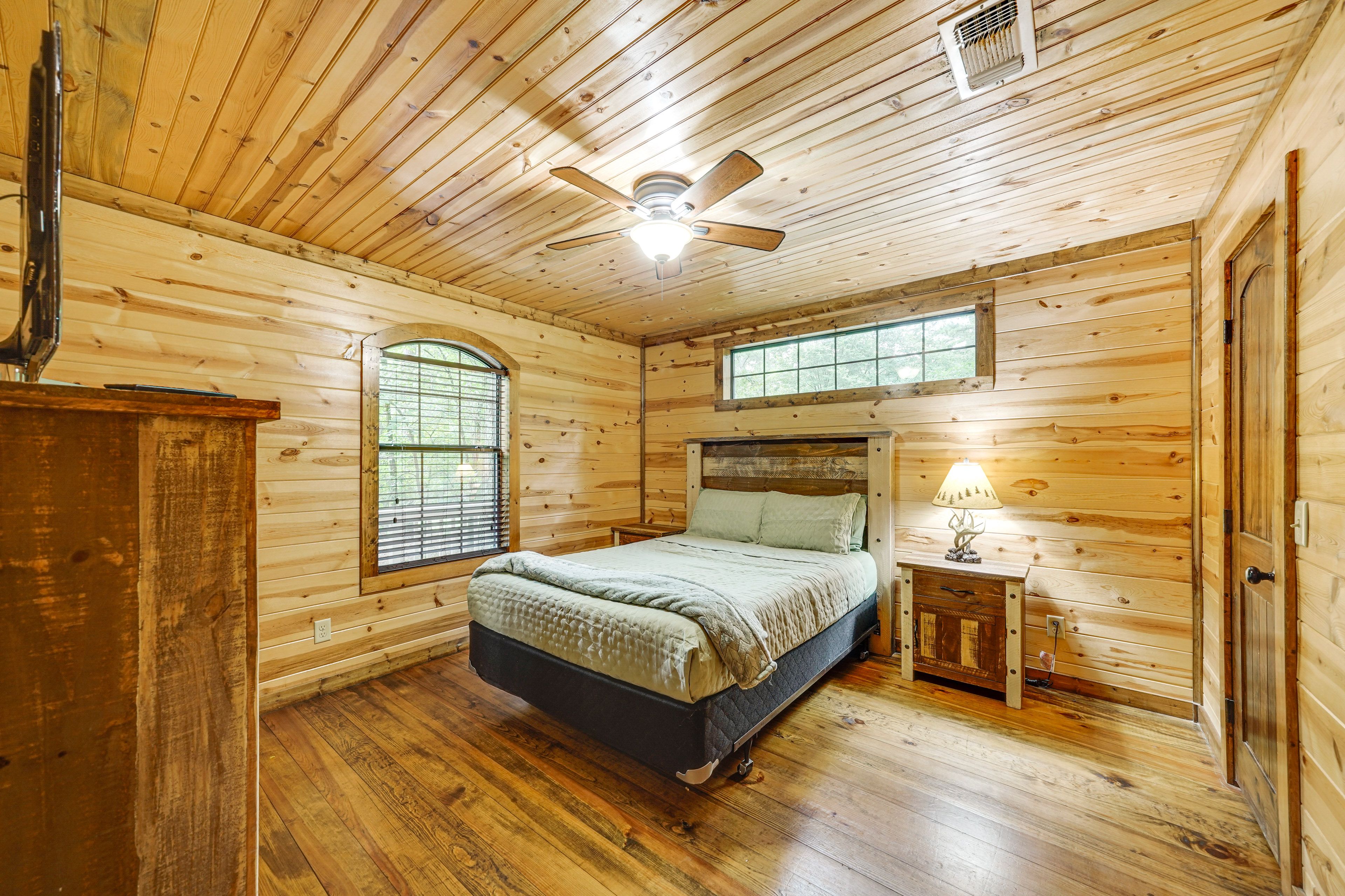 Bedroom 2 | Queen Bed | 1st Floor