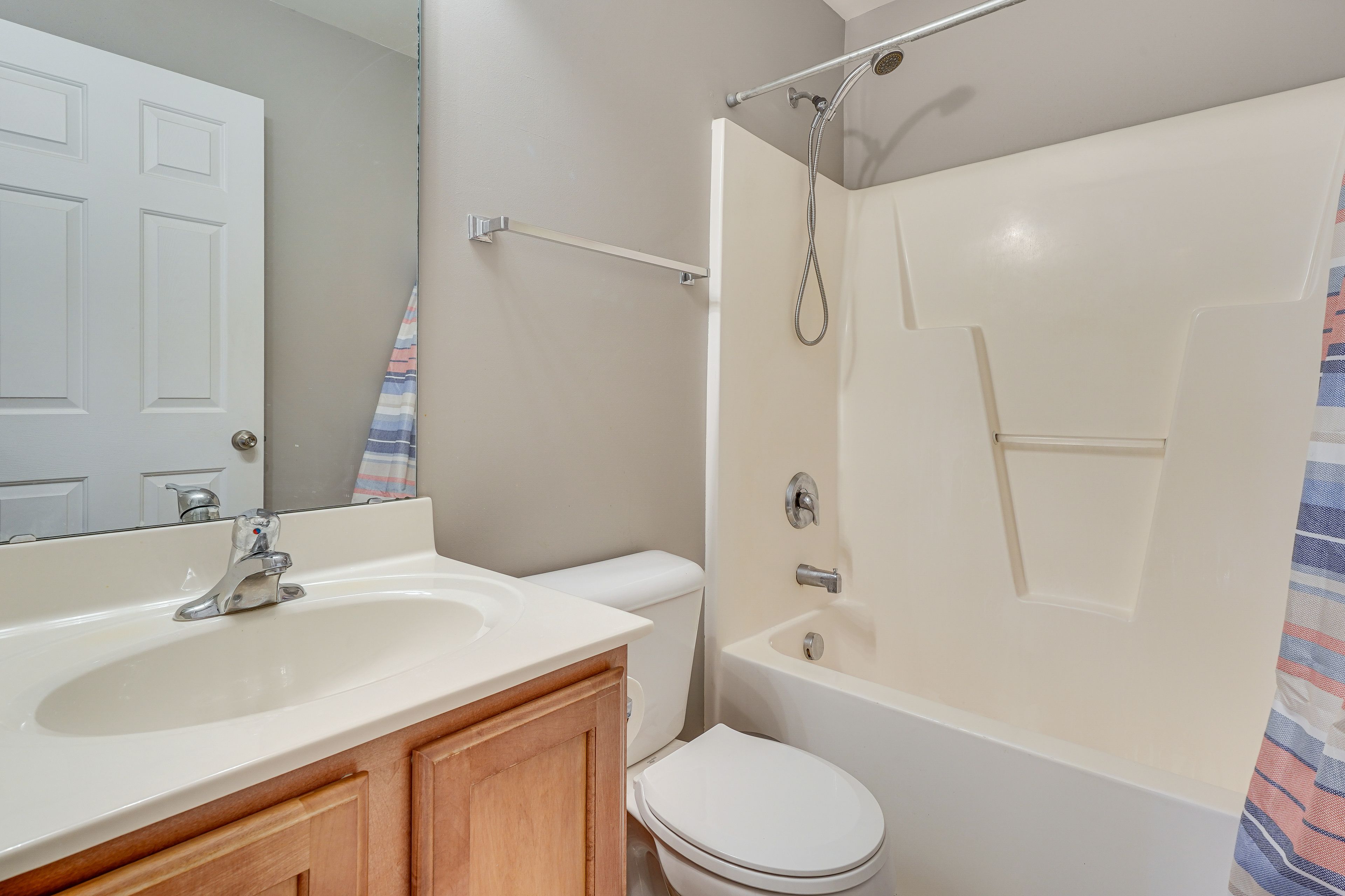 Full Bathroom | 2nd Floor