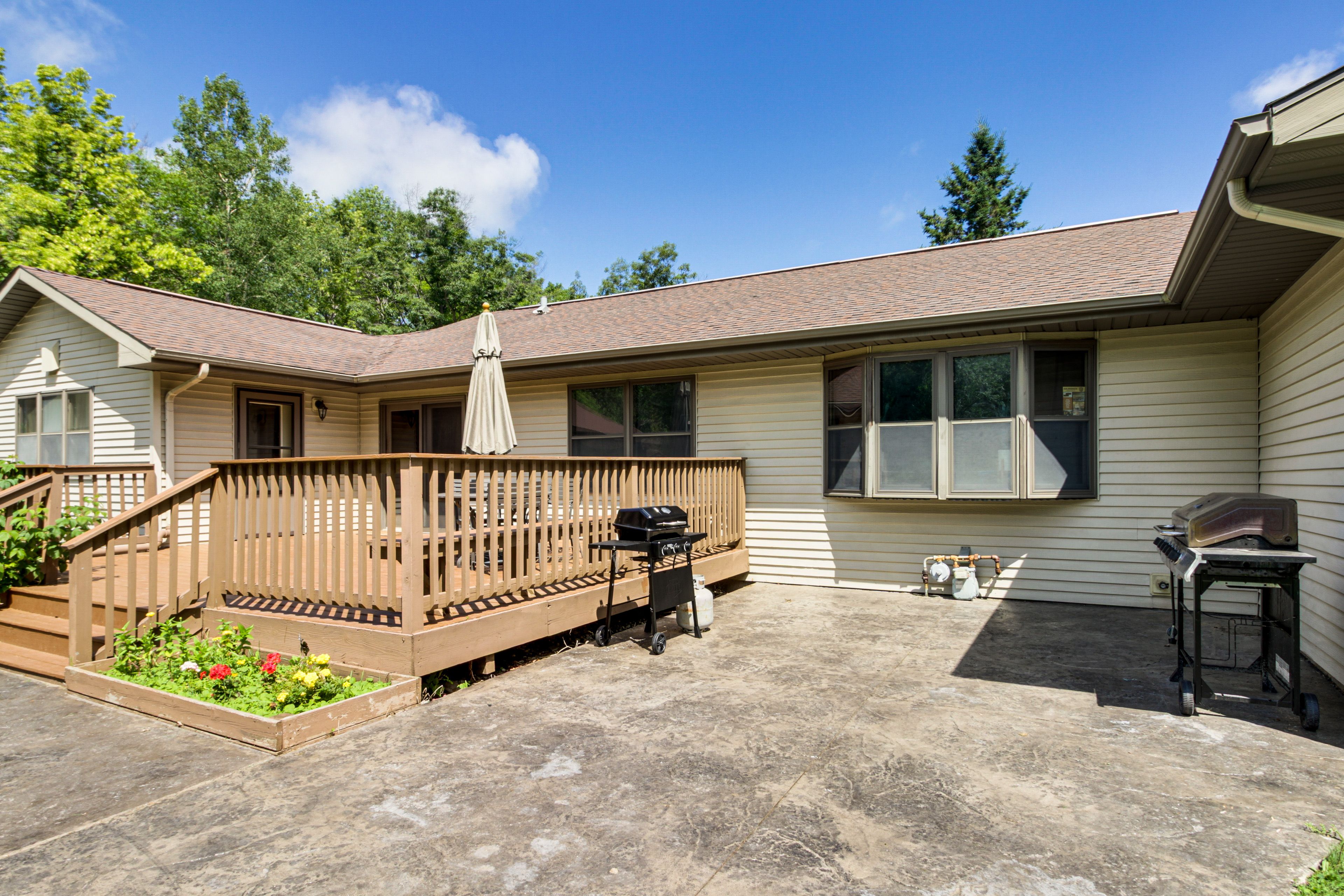 Patio | 2 Gas Grills