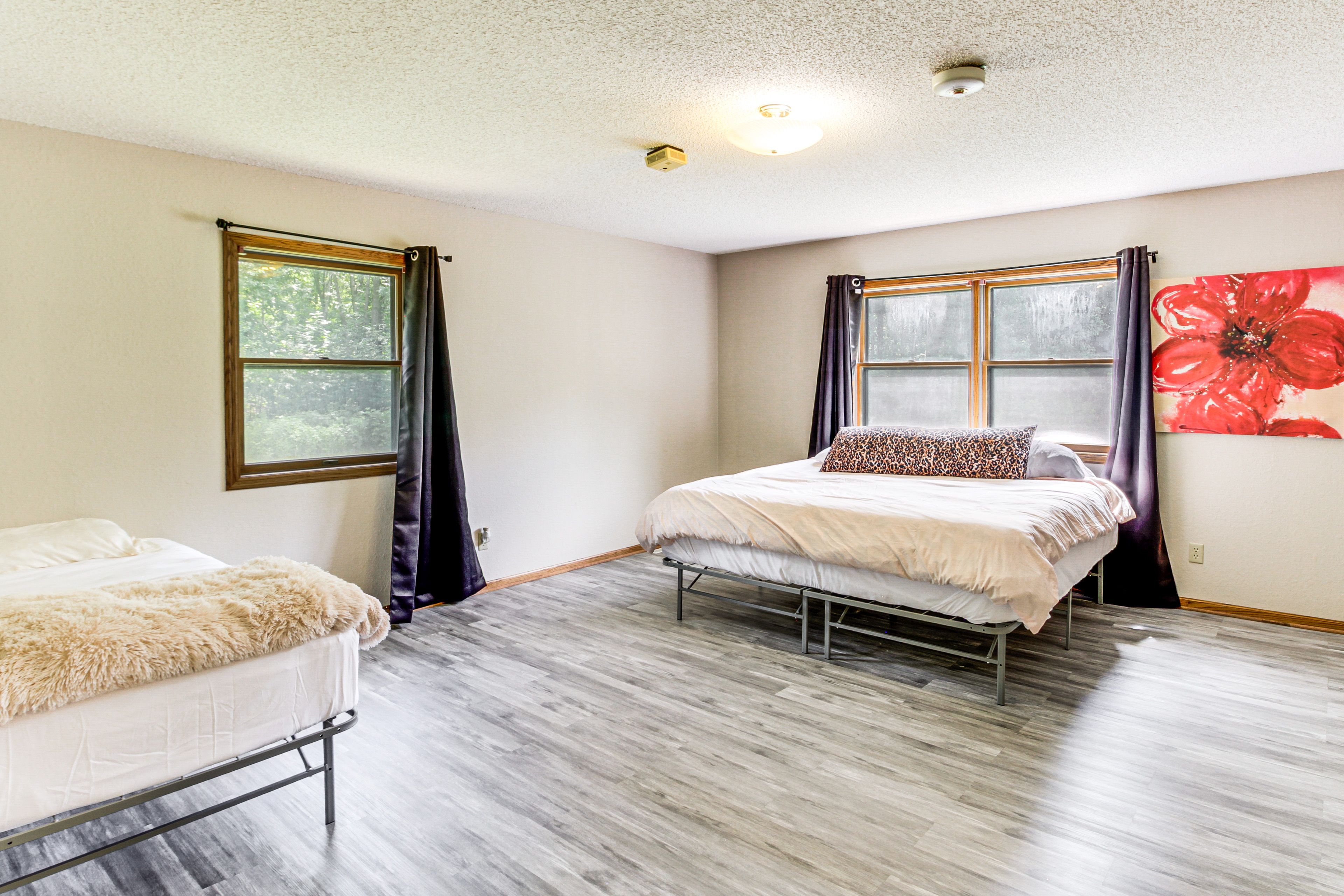 Bedroom 1 | King Bed | Twin Bed