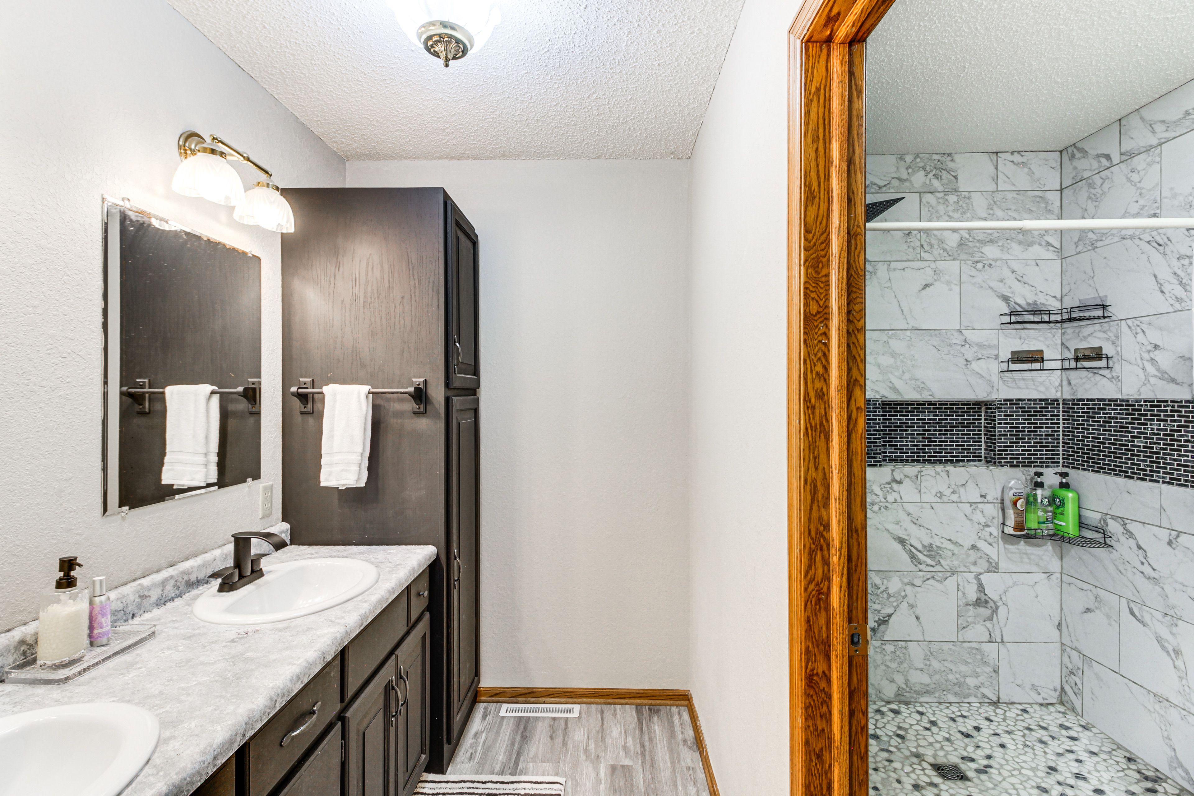En-Suite Bathroom | Double Sinks | Towels Provided