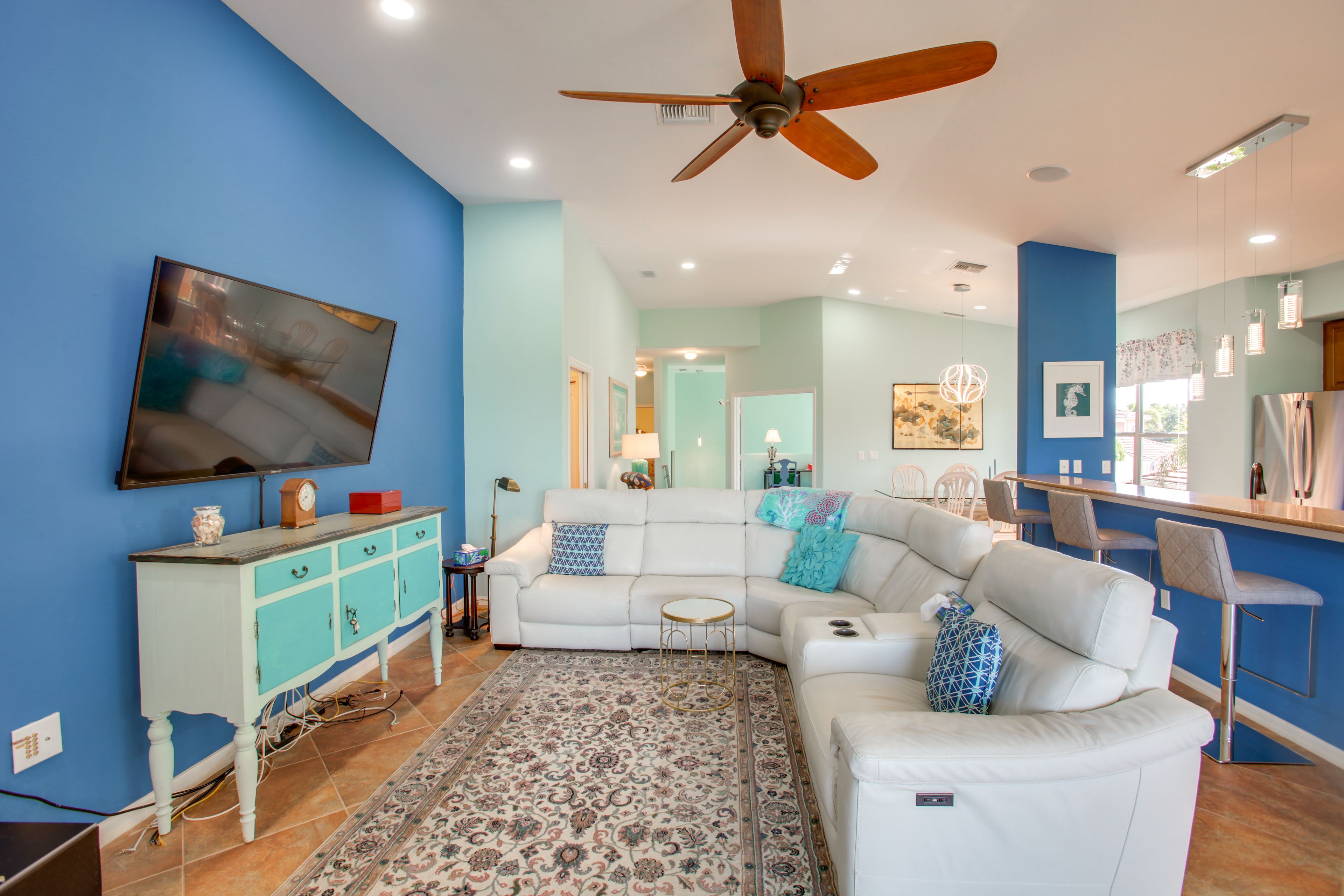 Living Room | Central A/C & Heat | Free WiFi | Interior Stairs Required