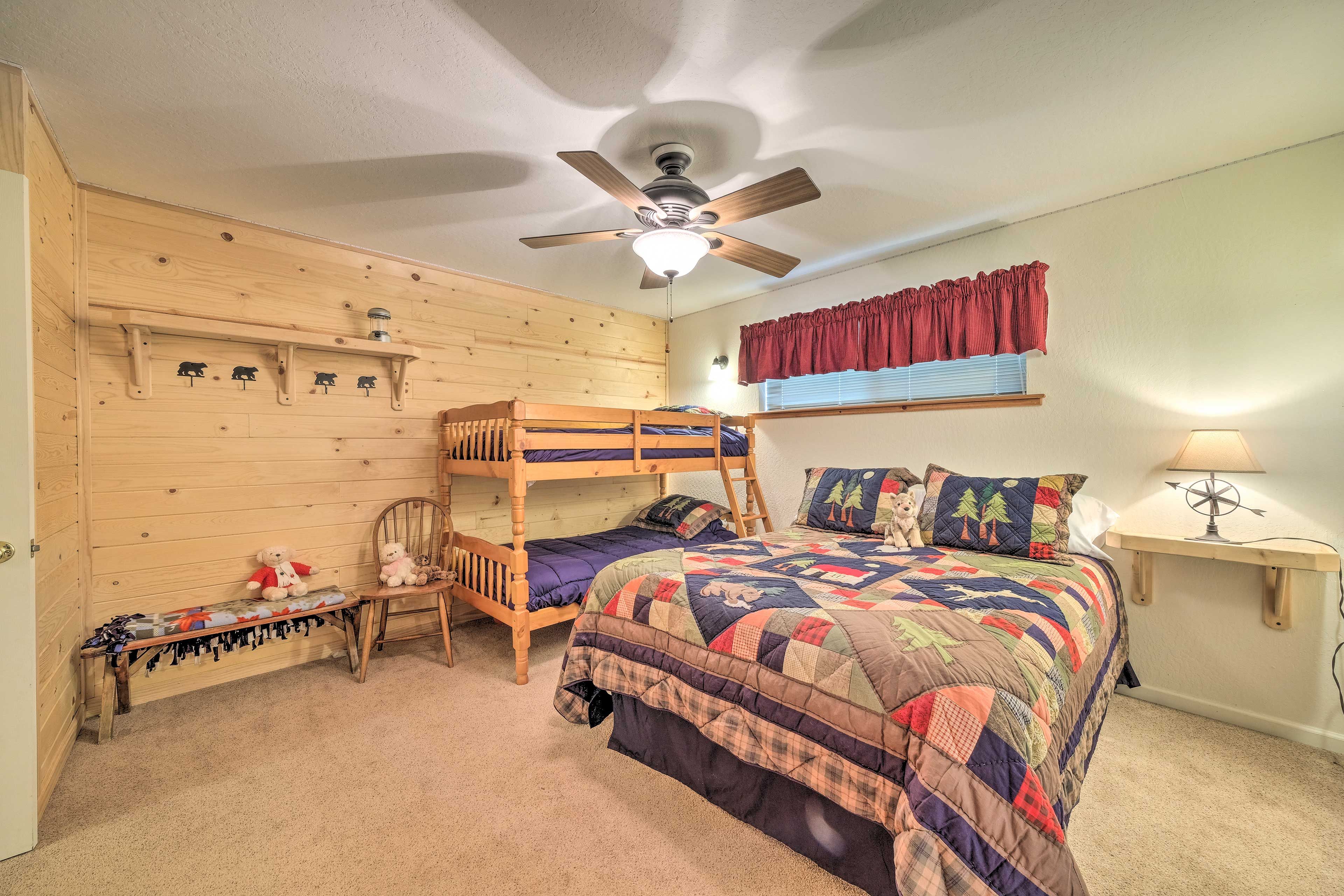 Bedroom 2 | Full Bed | Twin Bunk Bed | 1st Floor