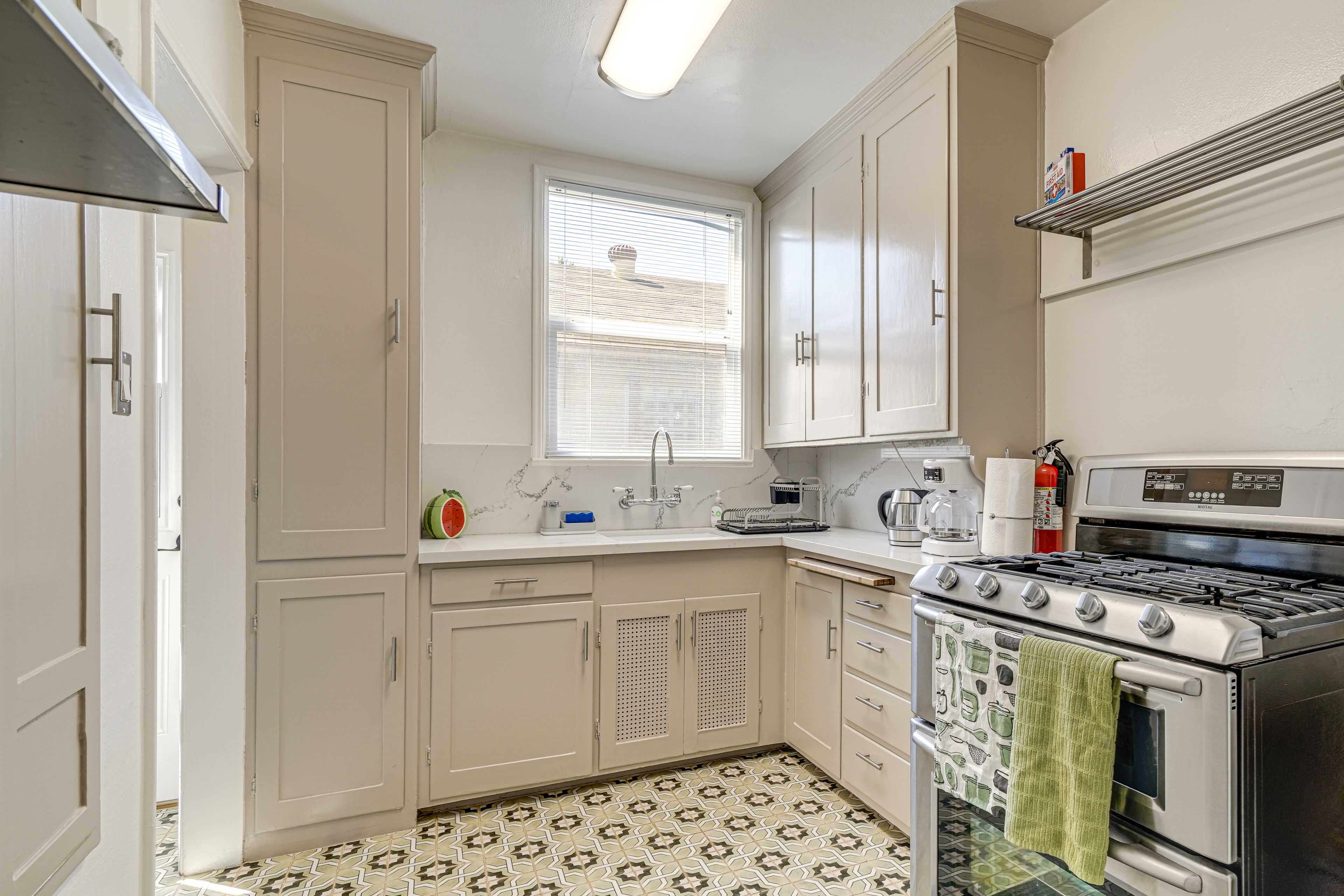 Kitchen | Refrigerator | Washer & Dryer