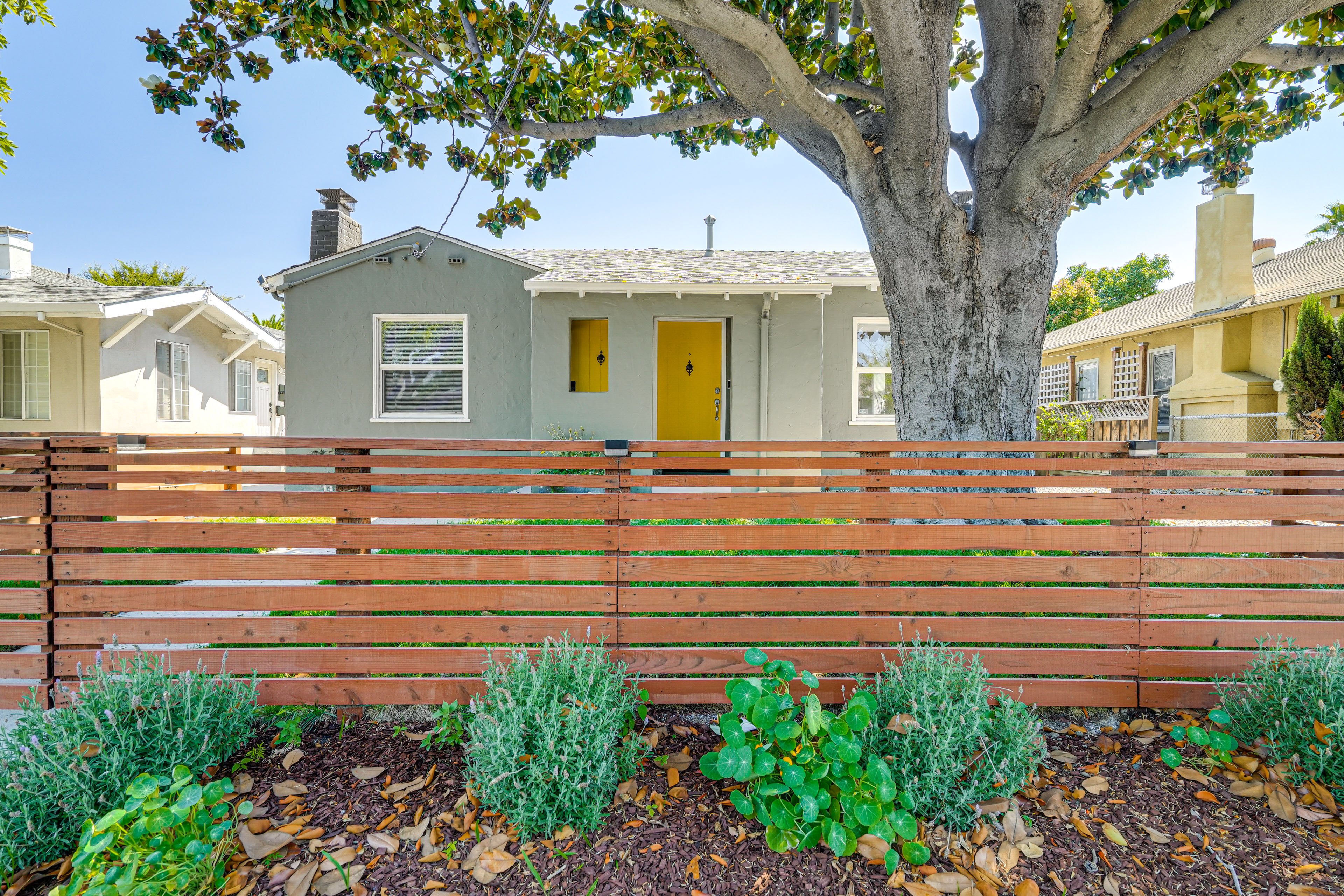 Property Exterior | Driveway (1 Vehicle)