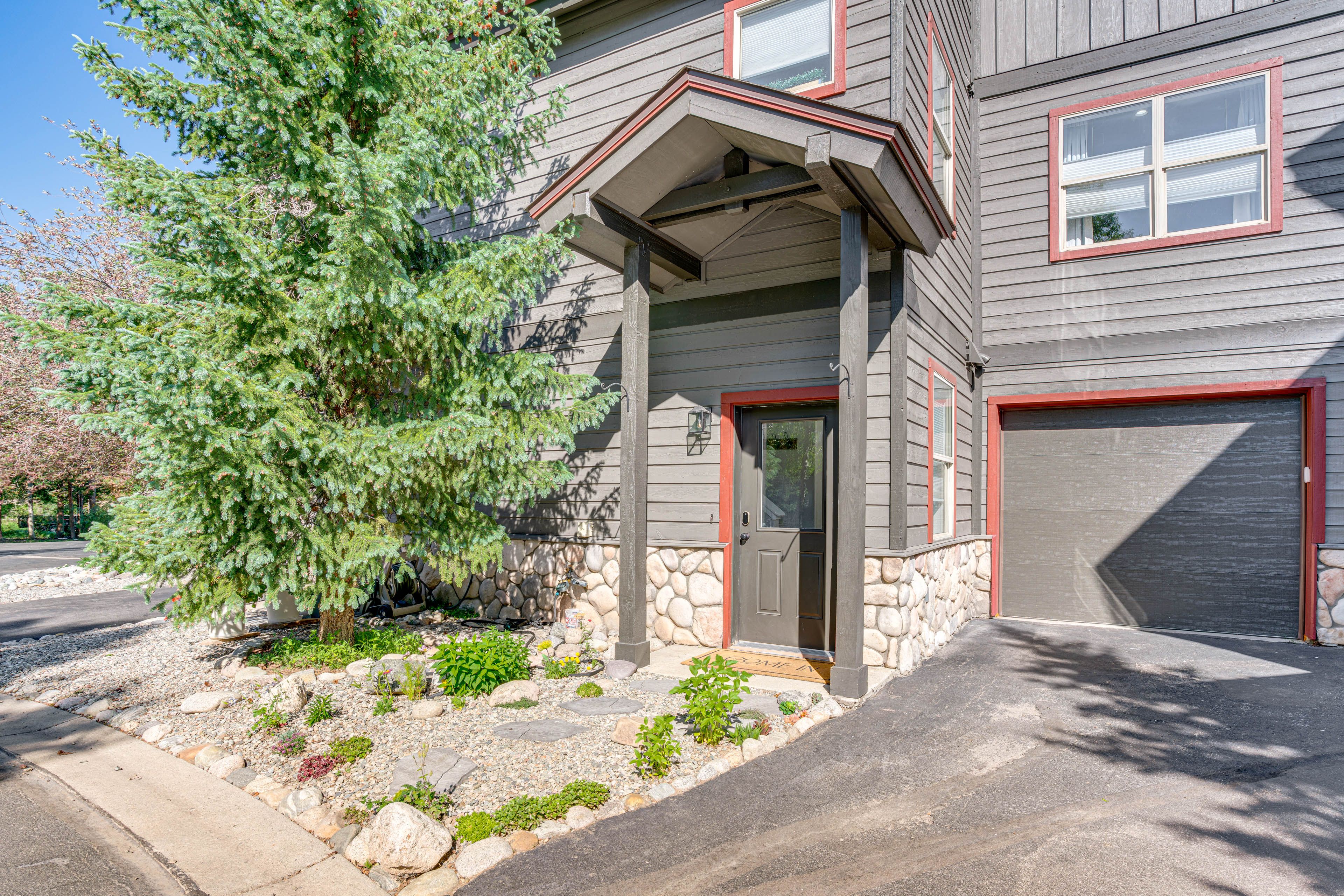 Exterior | Front Entry