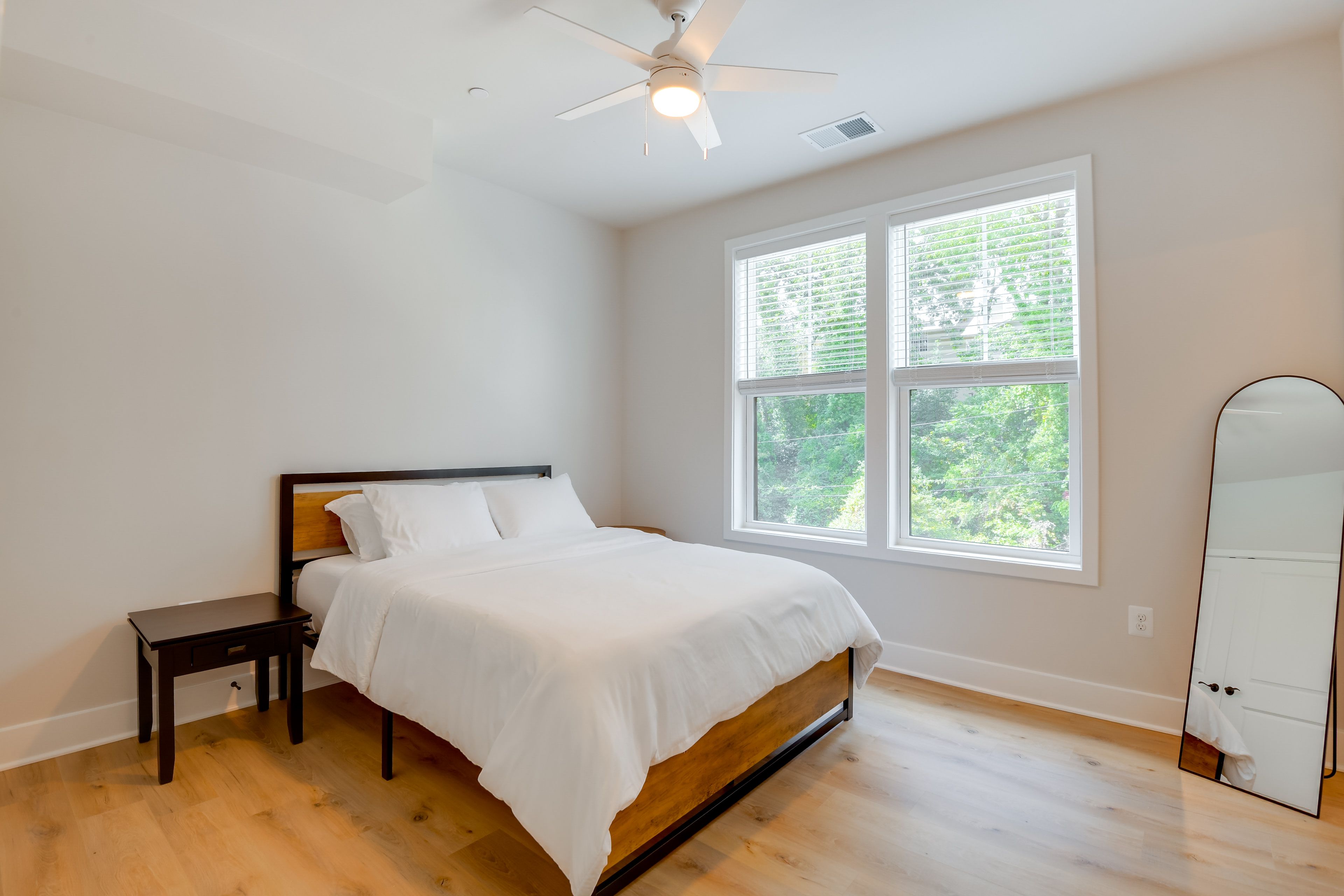 Bedroom 2 | Queen Bed | Level 3