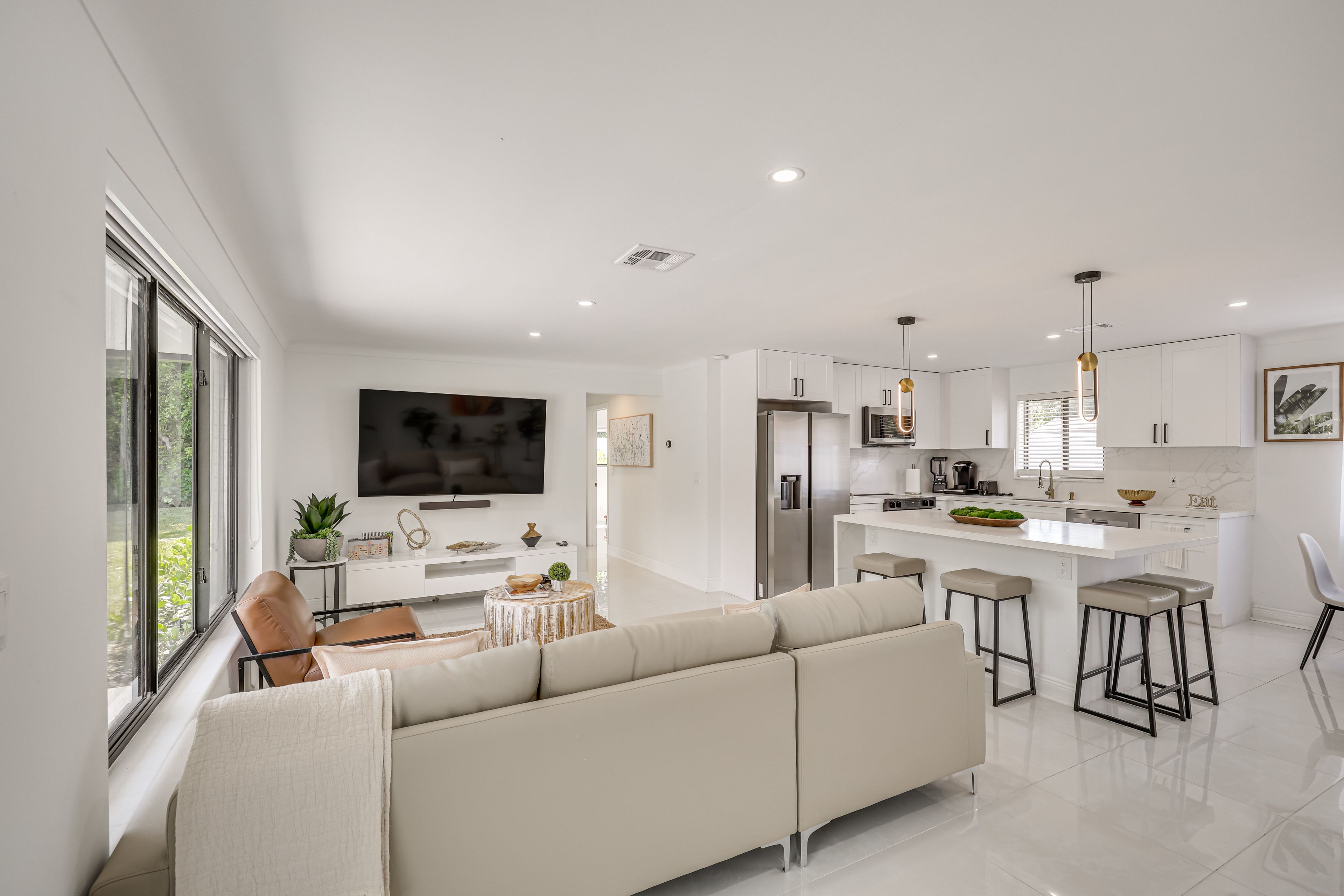 Living Room | Central A/C & Heating | Free WiFi