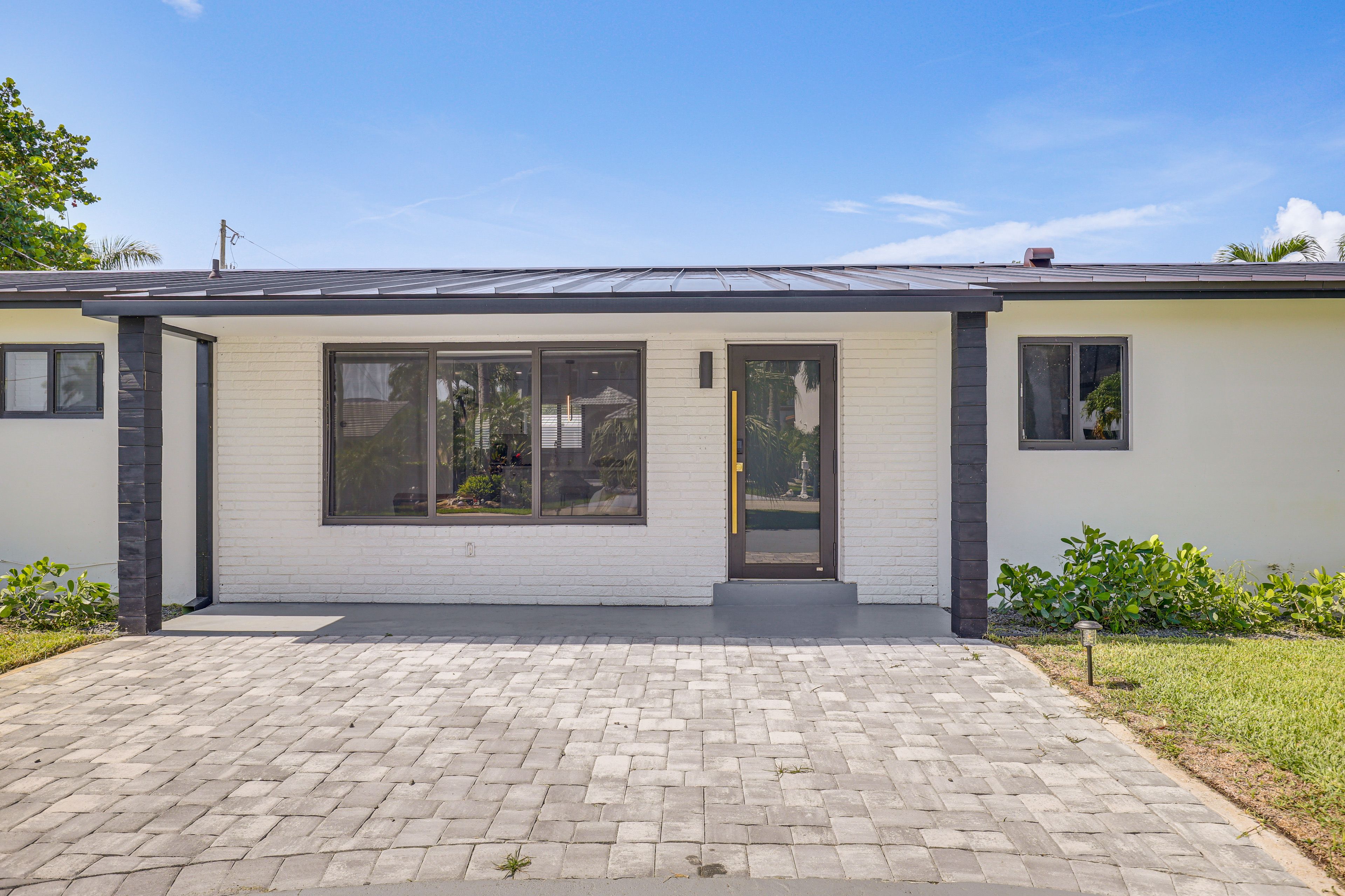Exterior | Parking | Driveway (5 Vehicles)