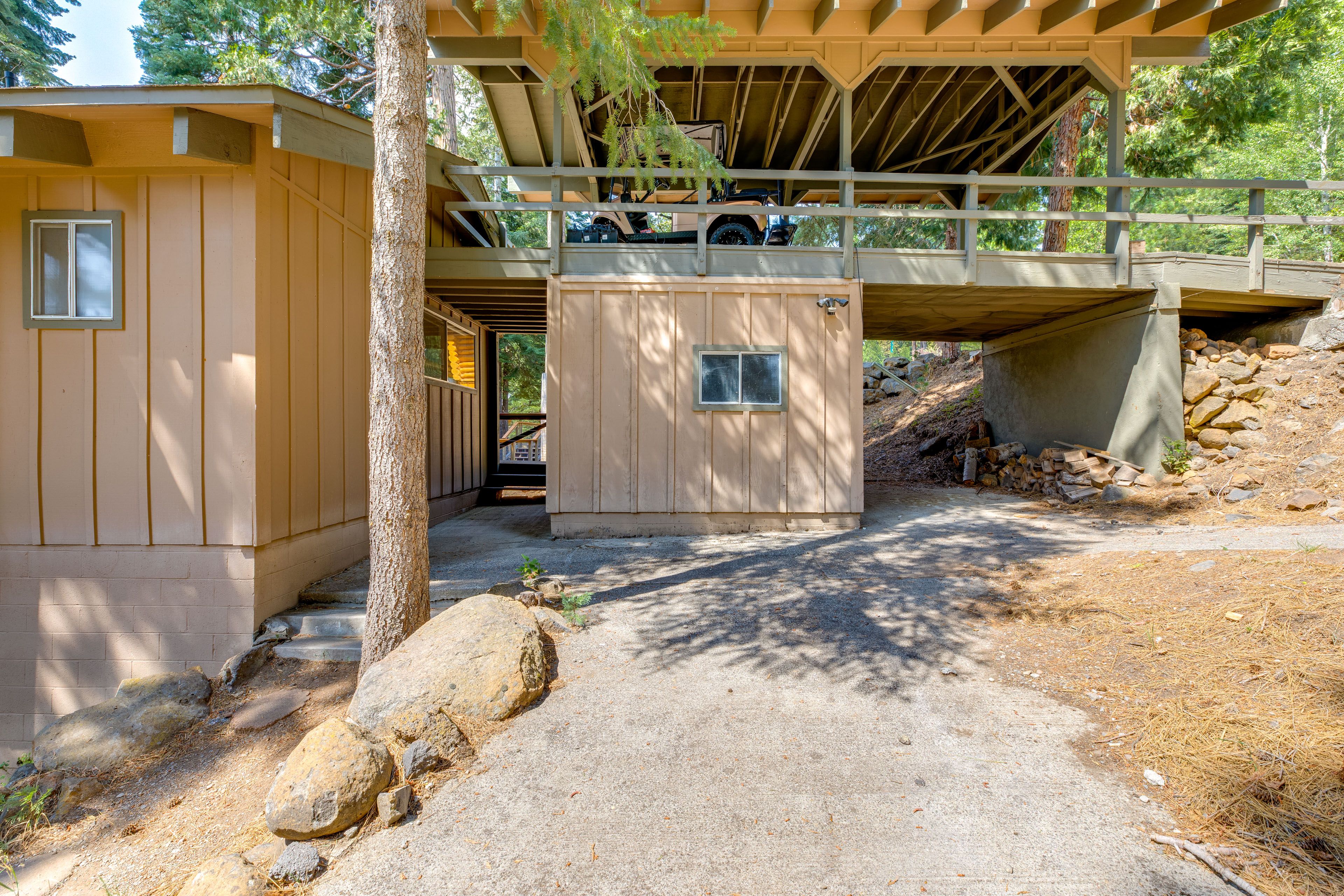 Parking | Carport (1 Vehicle) | Driveway (1 Vehicle) | Street Parking
