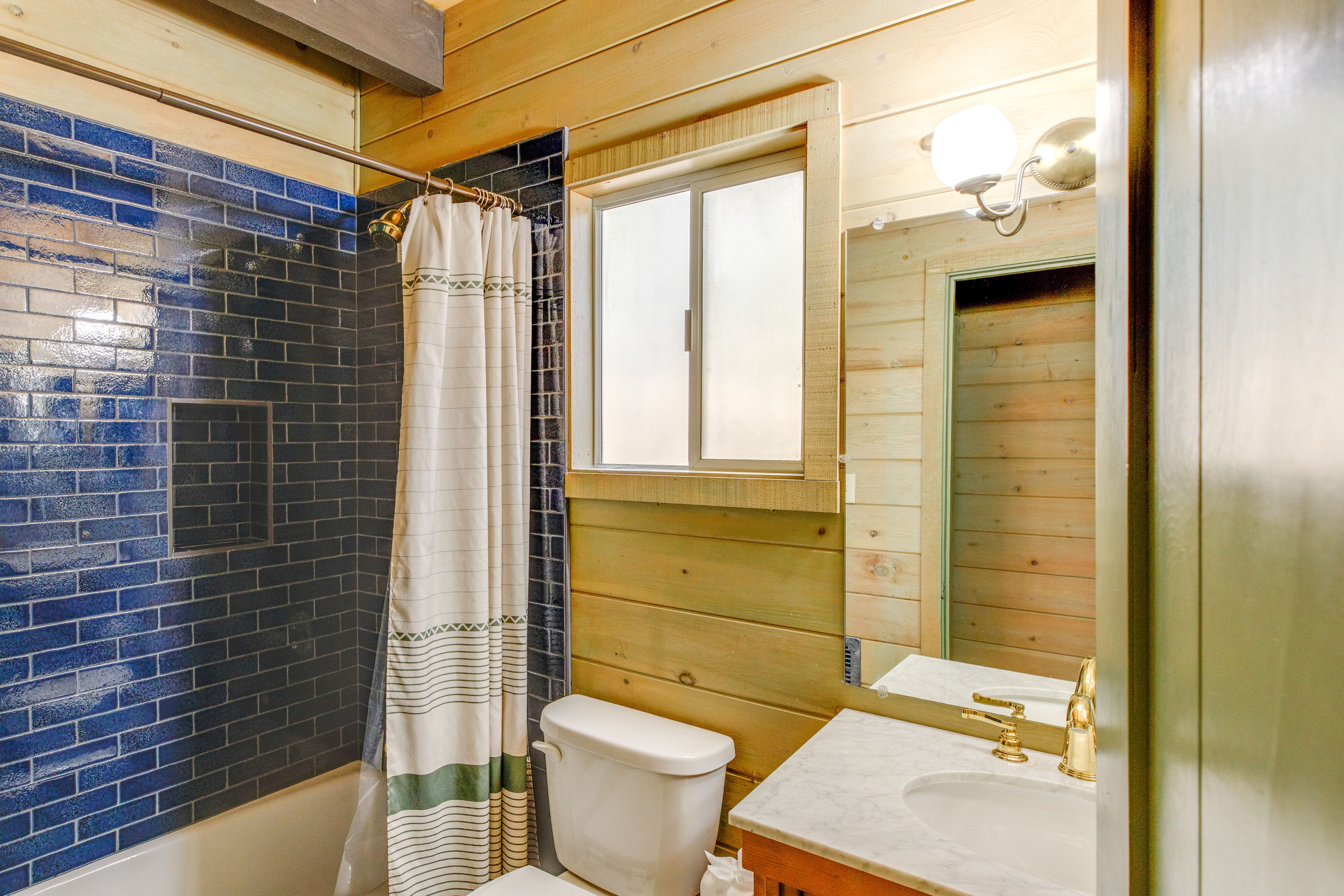 Full Bathroom | Lower Level | Complimentary Toiletries