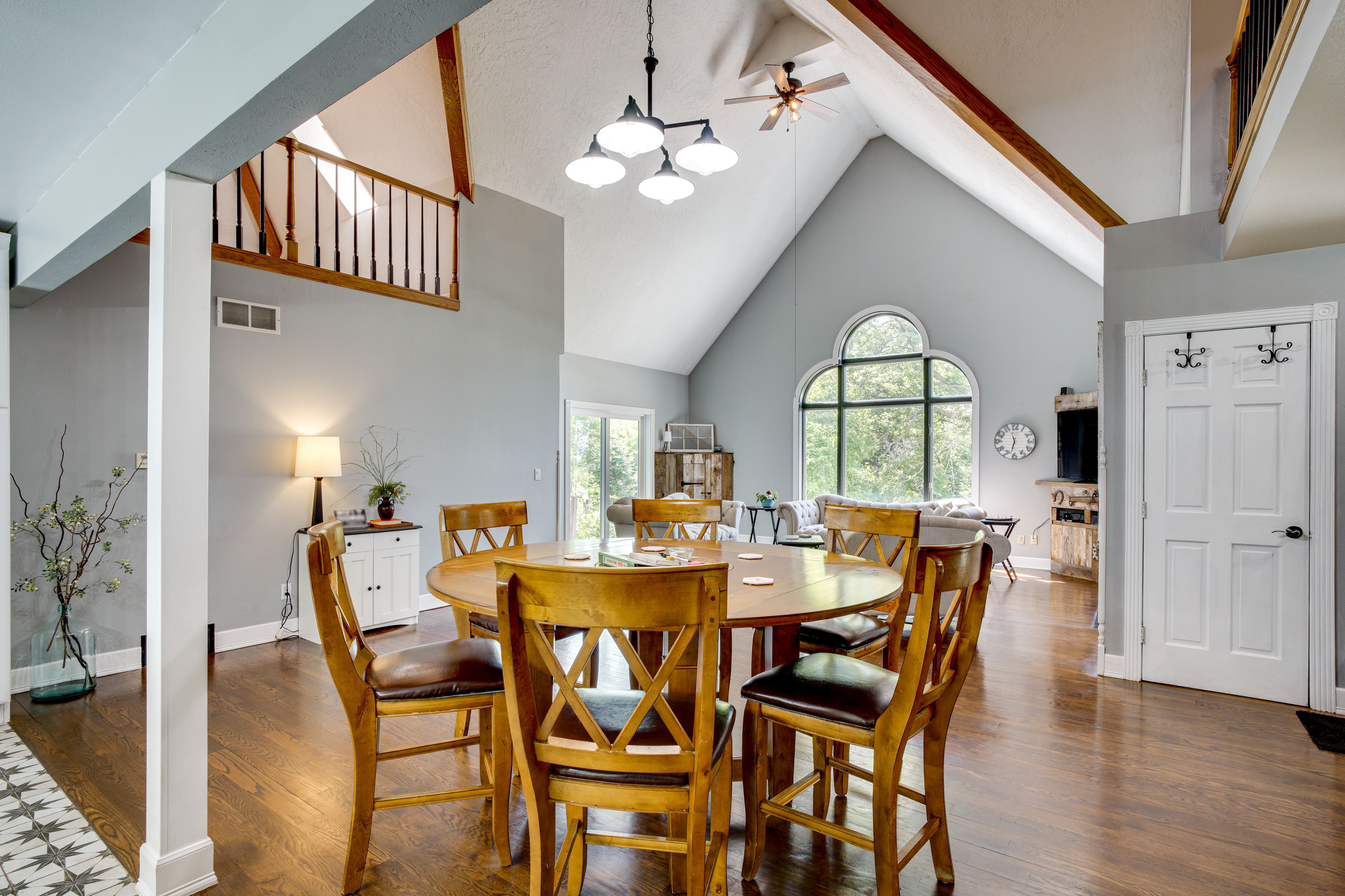 Main Dining Area | Dishware/Flatware Provided | 2nd Floor