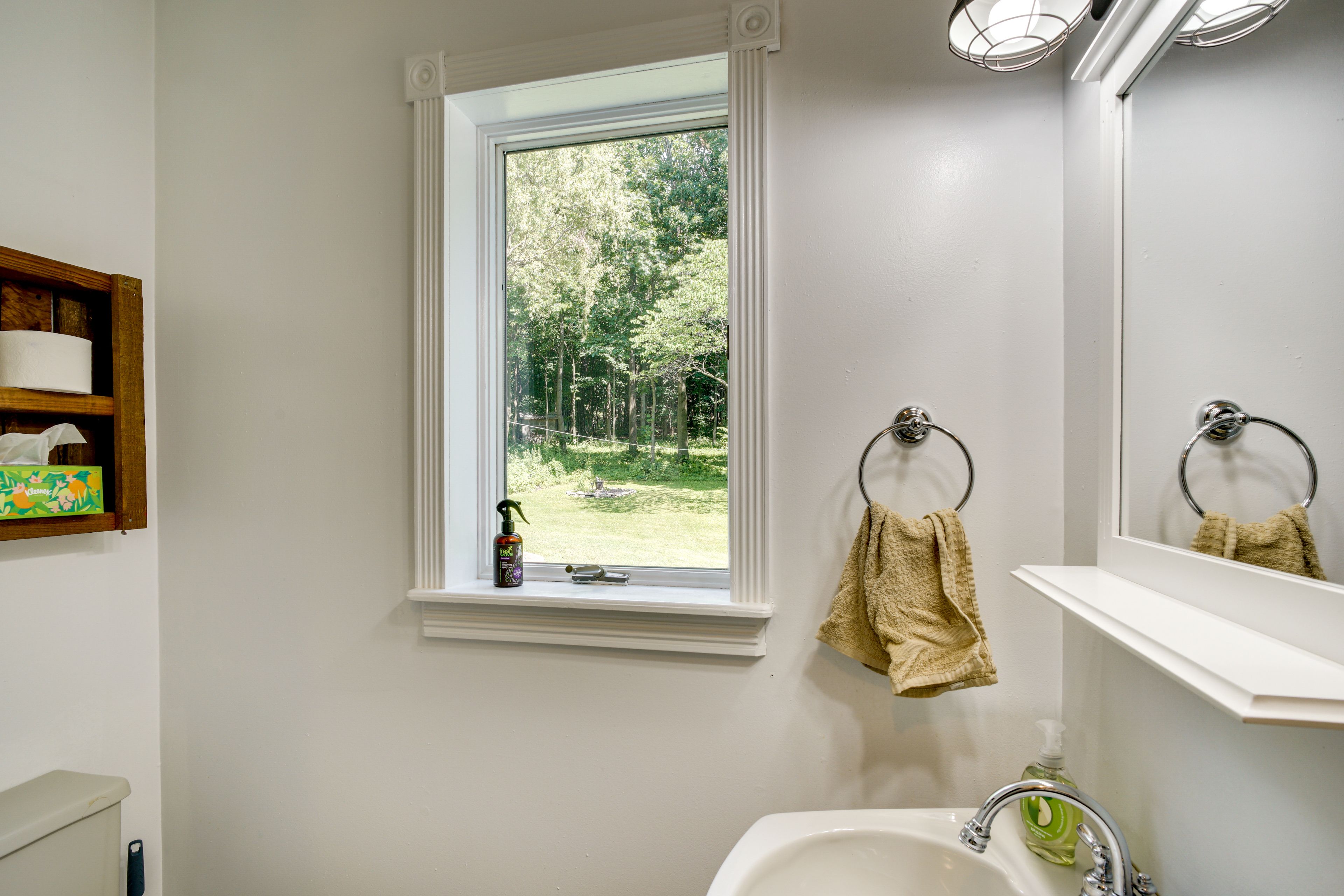 Half Bathroom | 2nd Floor