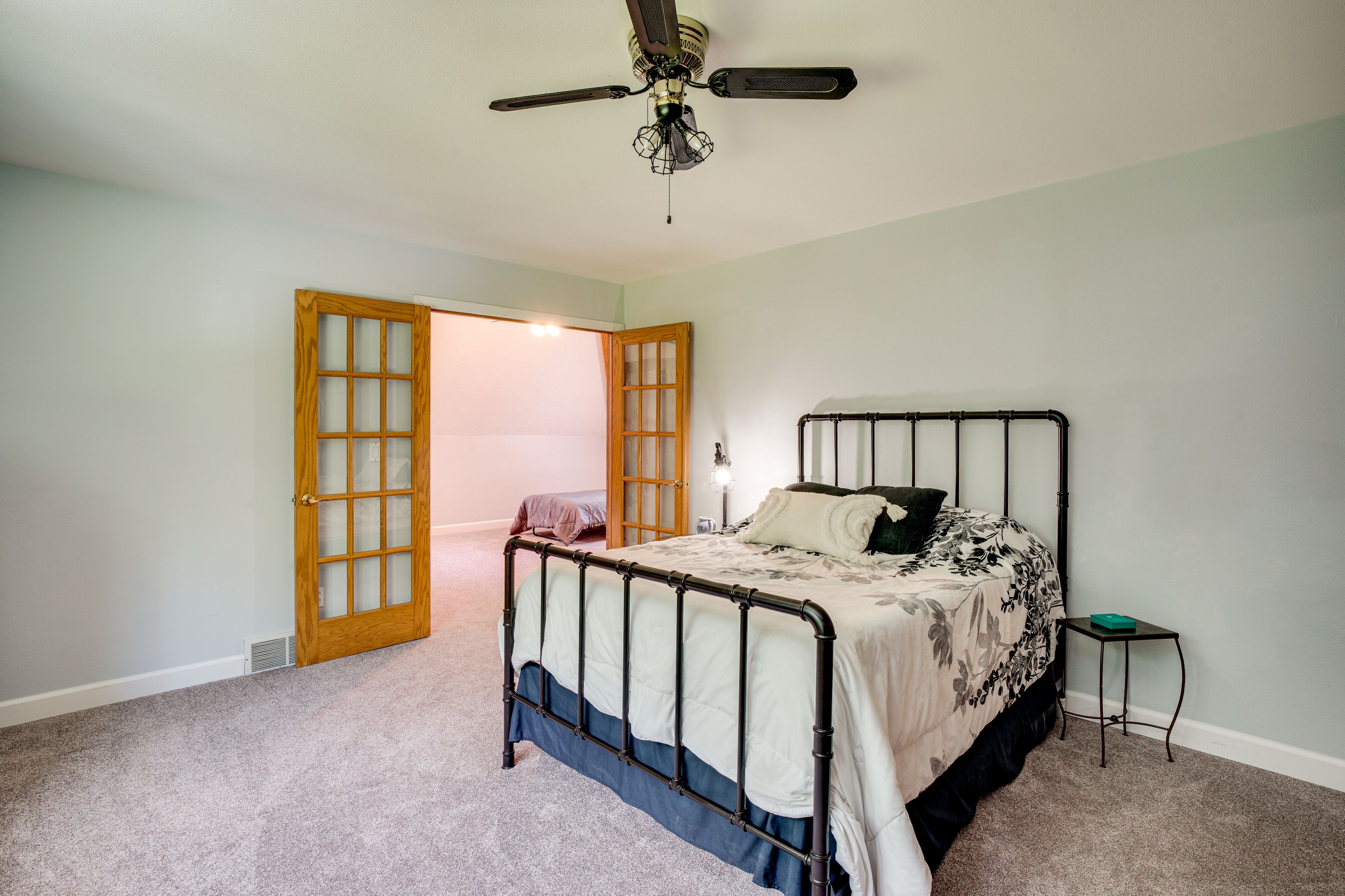 Bedroom 2 | Full Bed | Twin Bed | Smart TV | 3rd Floor
