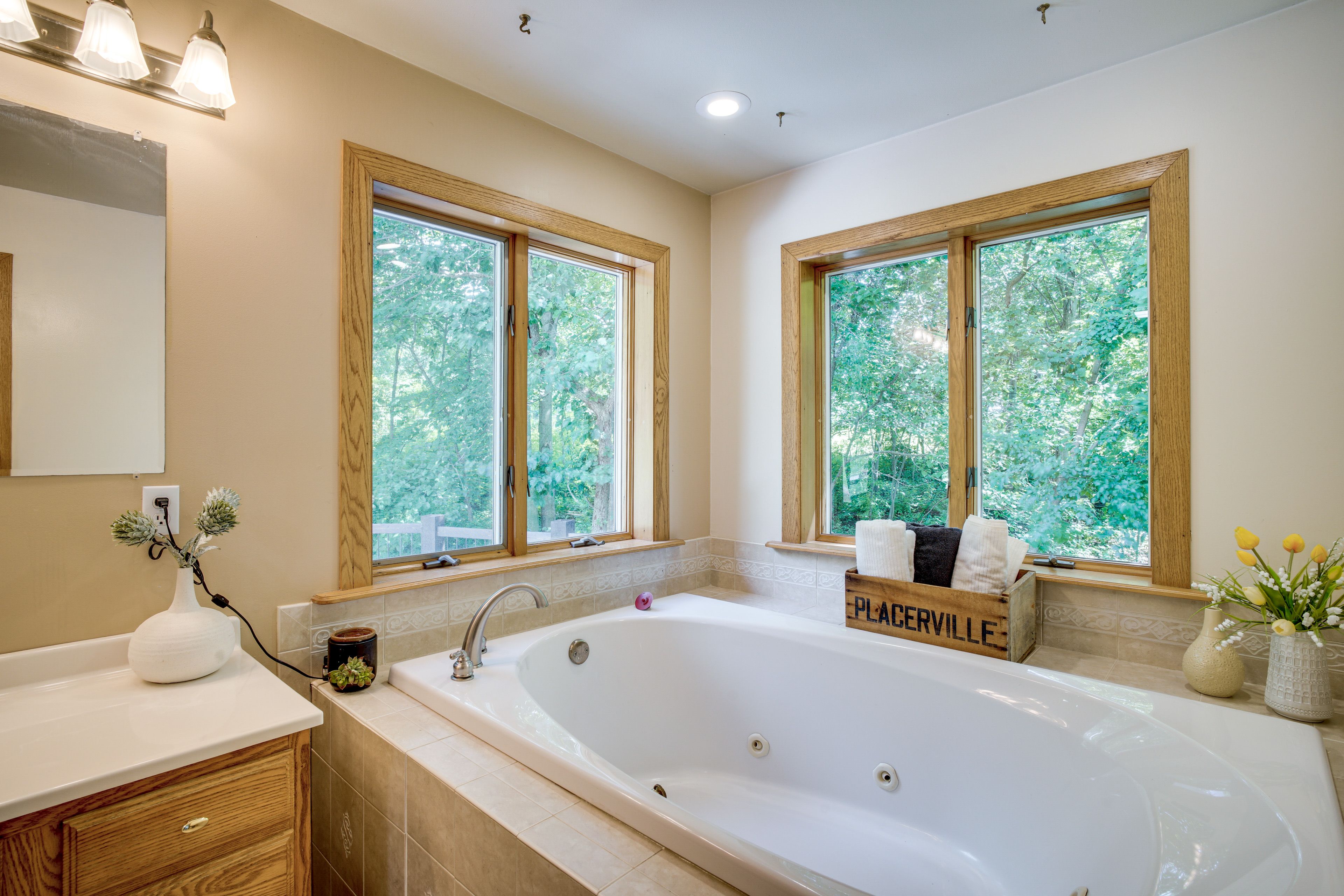 En-Suite Bathroom | Shower | Jetted Tub | 2nd Floor