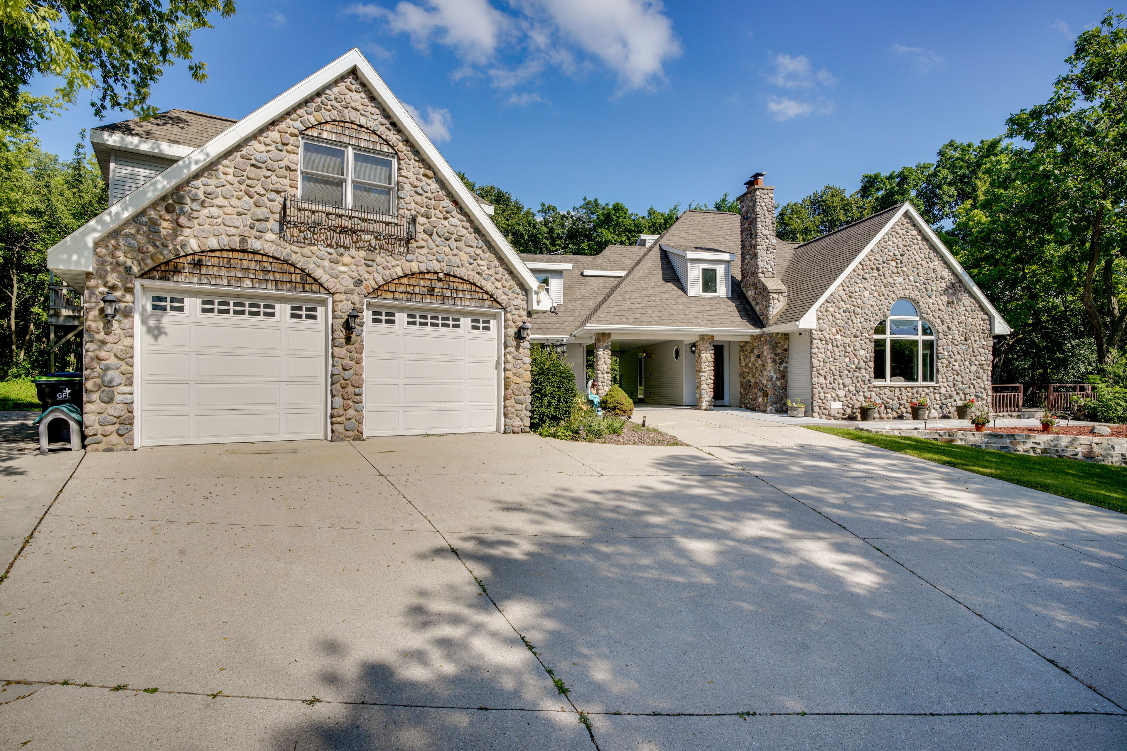 Chilton Vacation Rental | 4BR | 4.5BA | 5,328 Sq Ft | Step to Enter