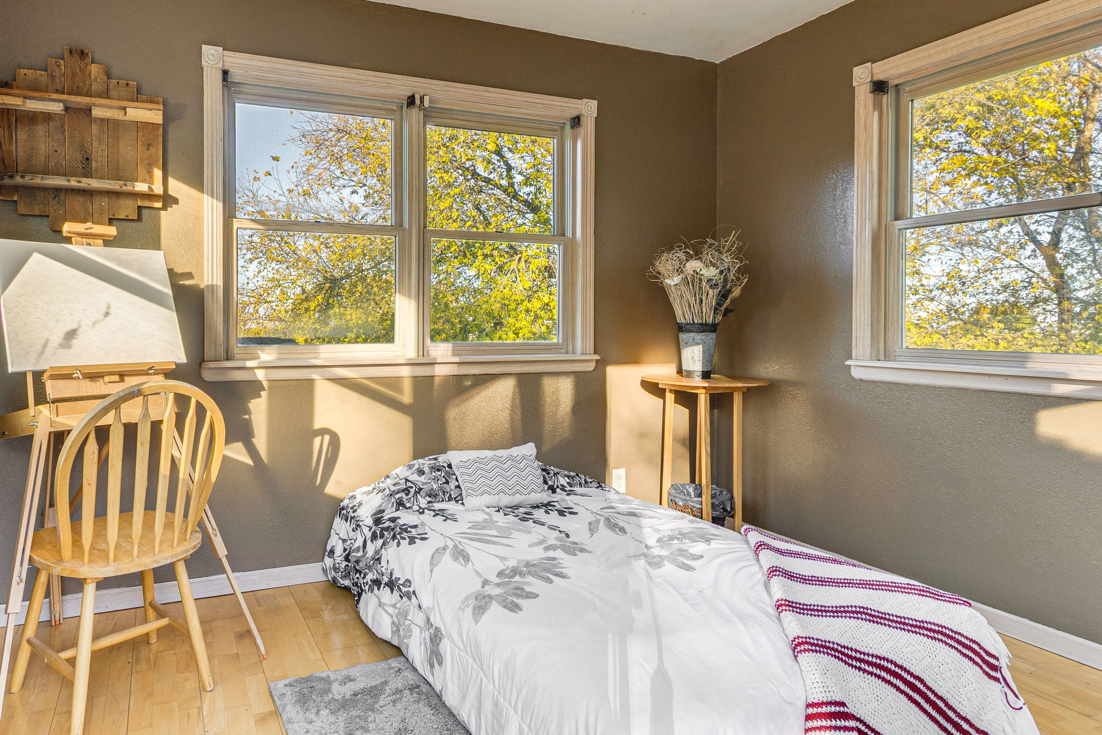 Bedroom 4 | Twin Bed | Books | 4th Floor