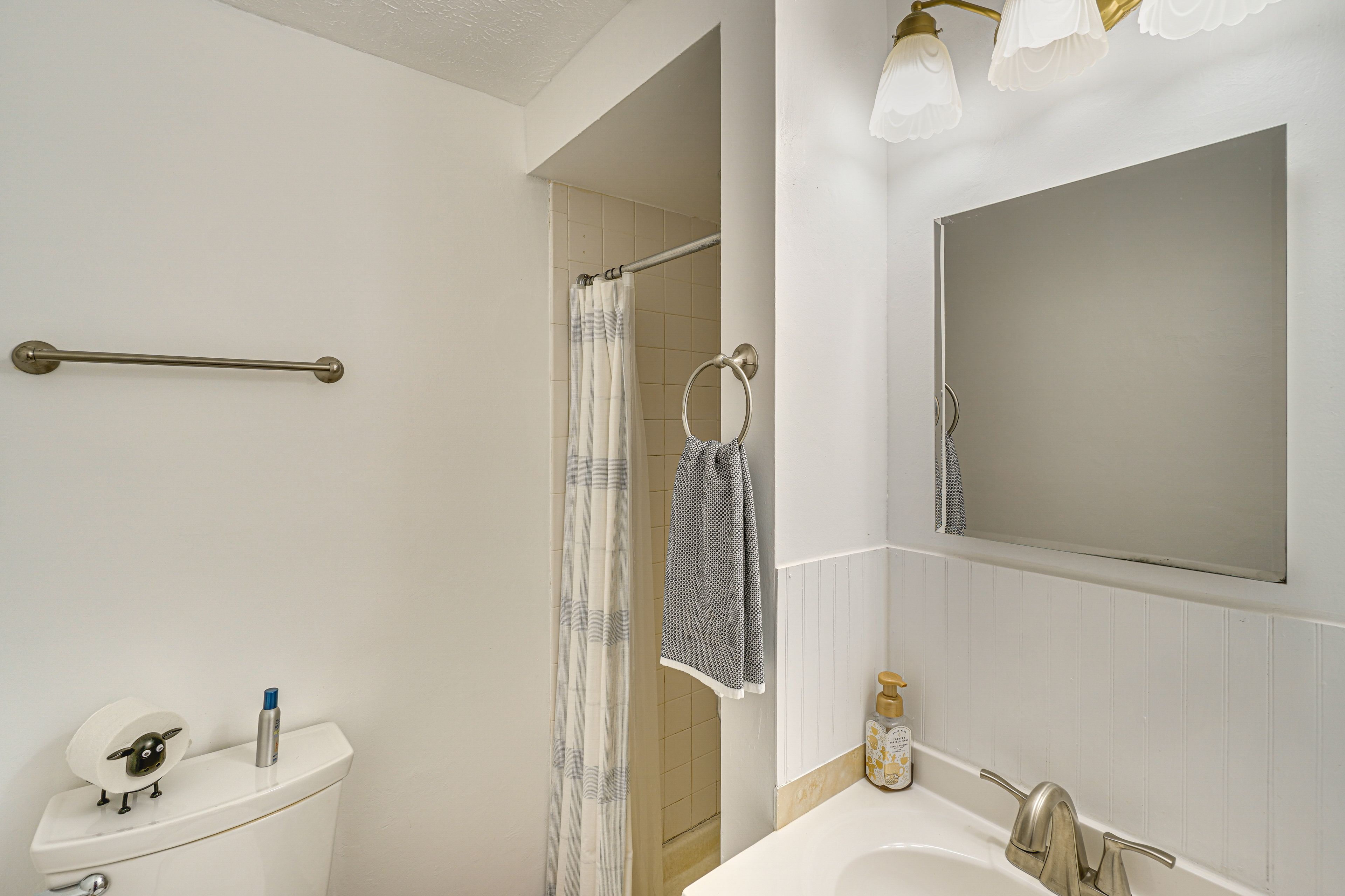 En-Suite Bathroom | Towels Provided