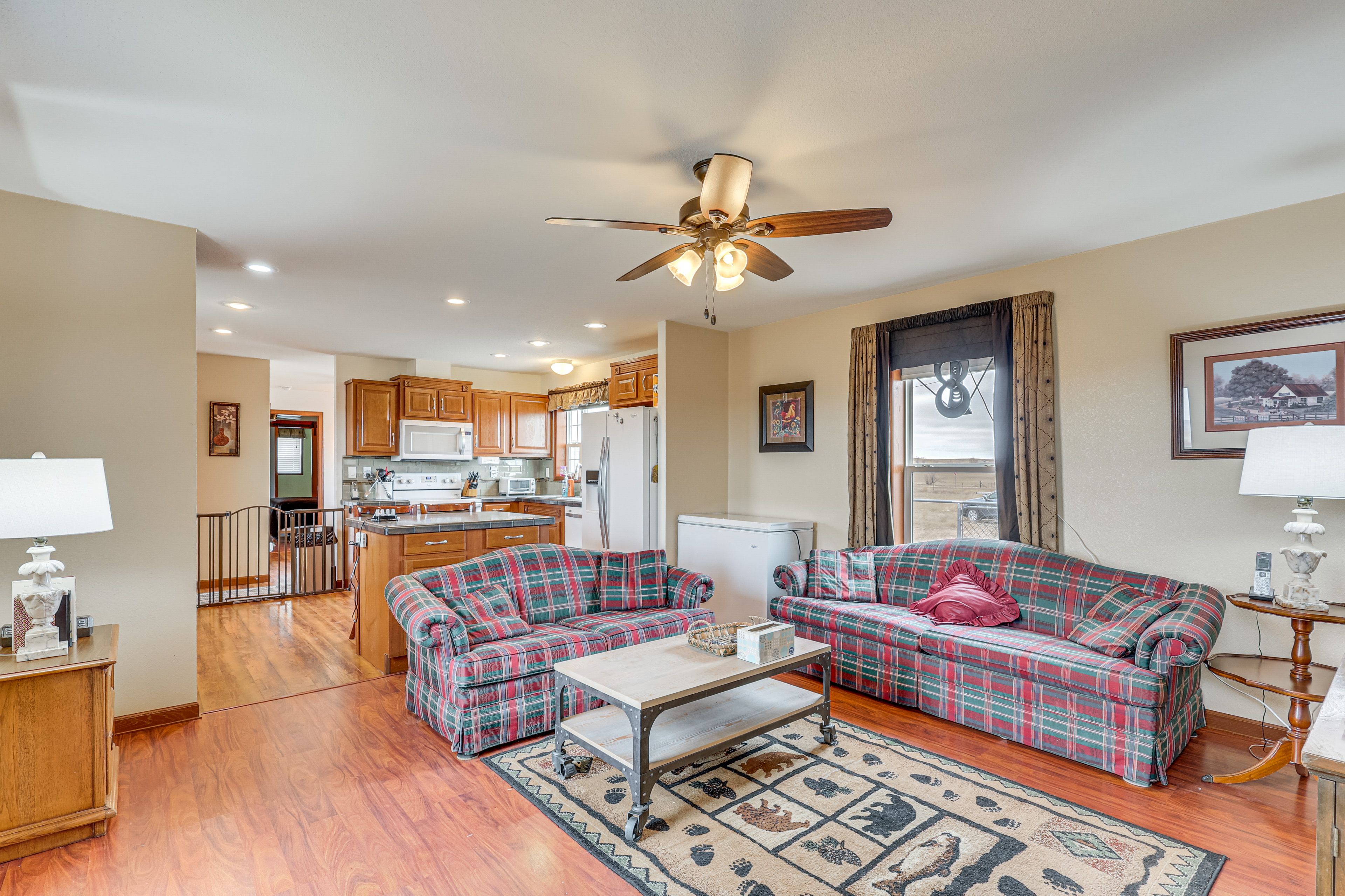 Watford City Vacation Rental | 3BR | 2BA | 1,200 Sq Ft | Stairs Required