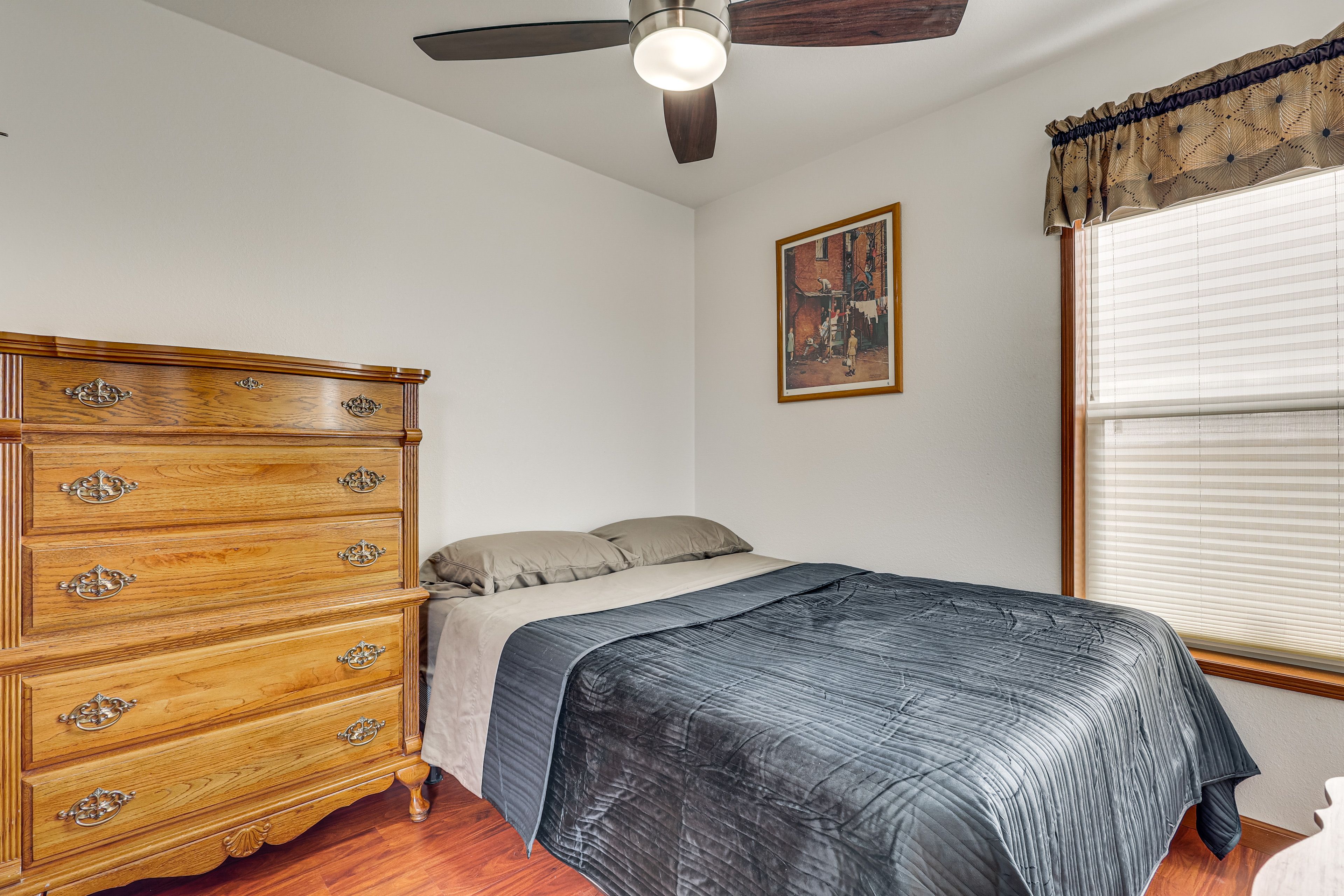 Bedroom 3 | Queen Bed