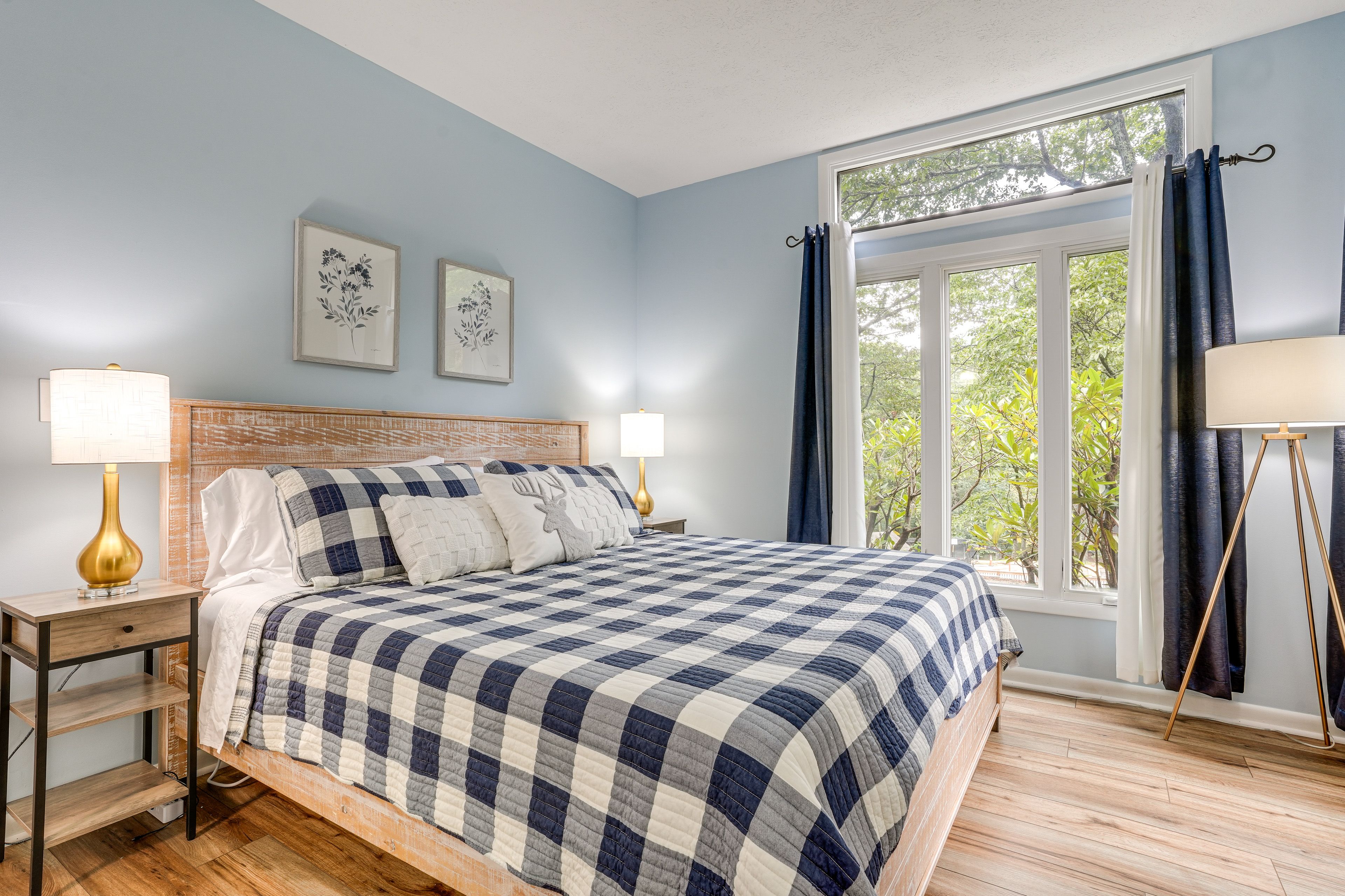 Bedroom 1 | King Bed