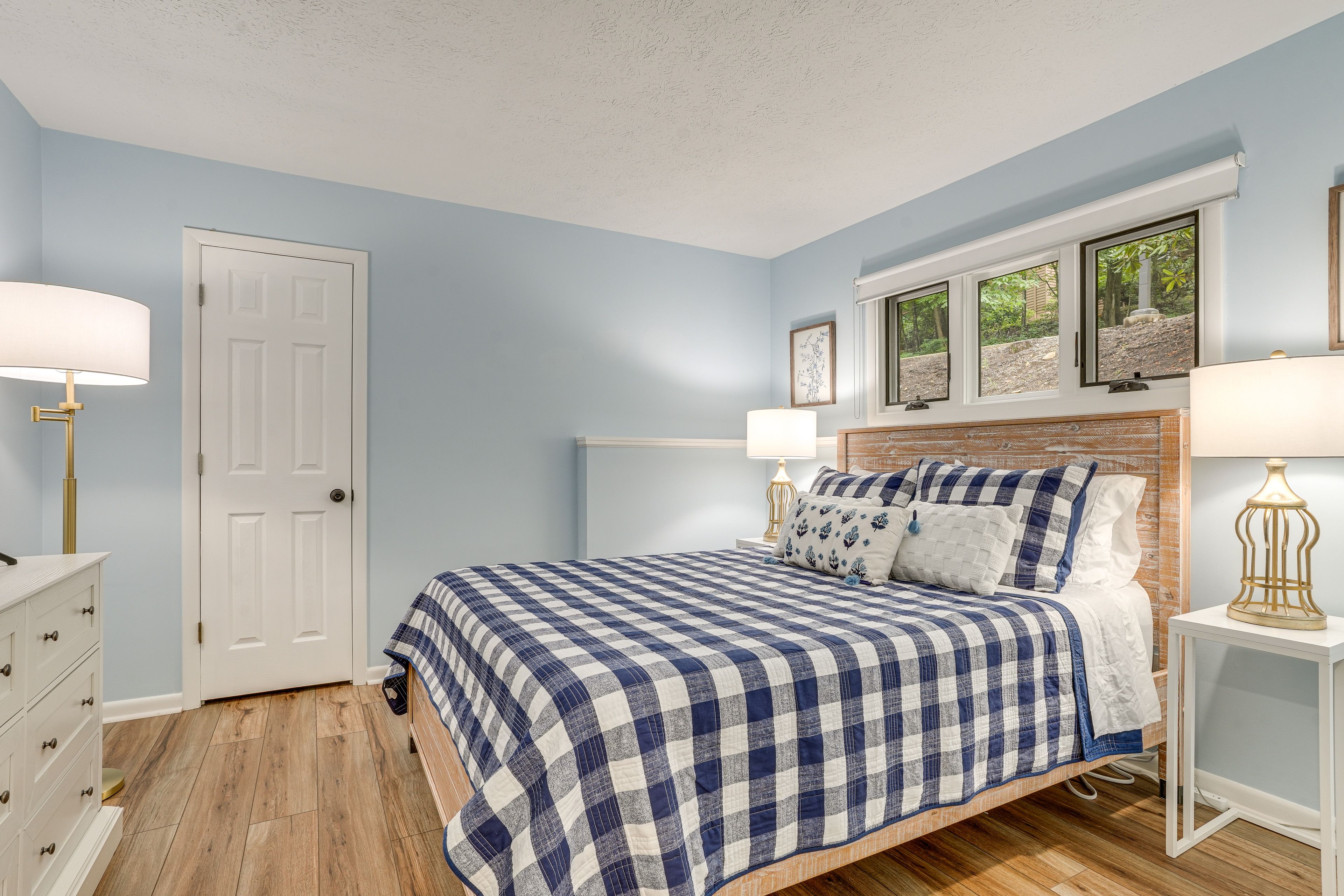 Bedroom 2 | Queen Bed
