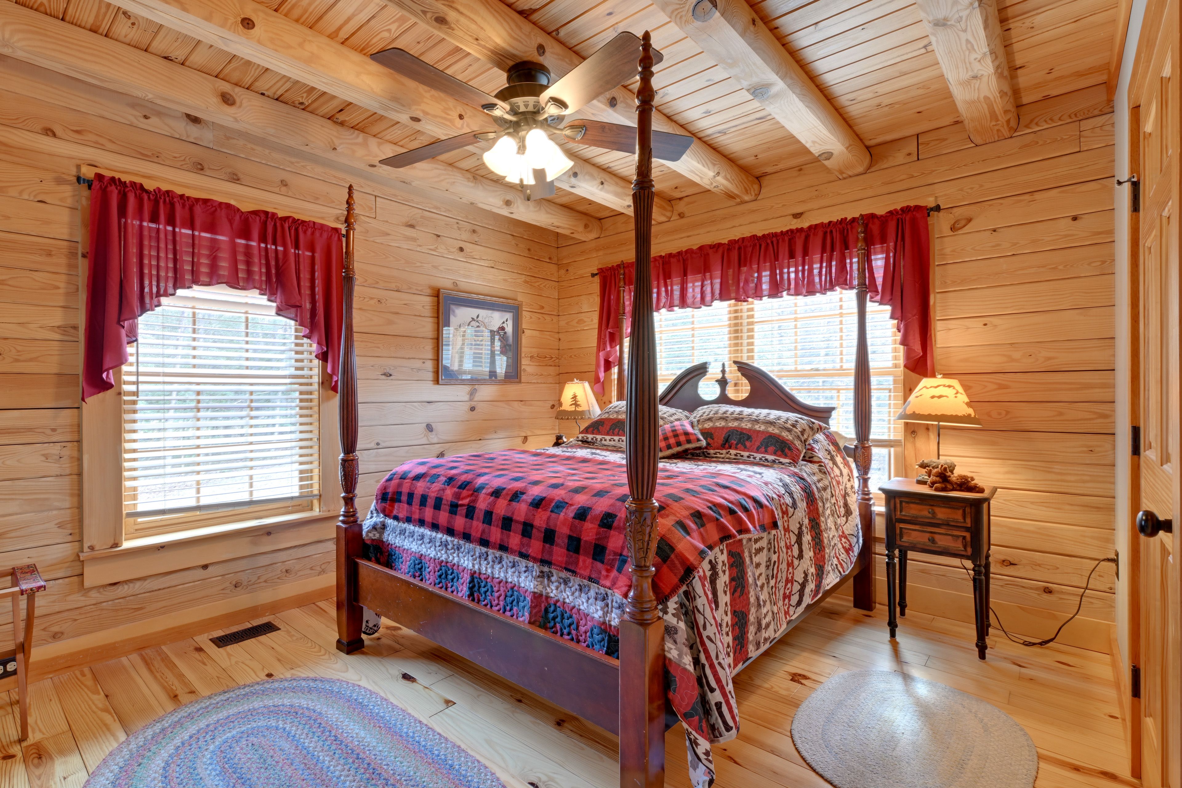 Bedroom 2 | Queen Bed | Main Floor