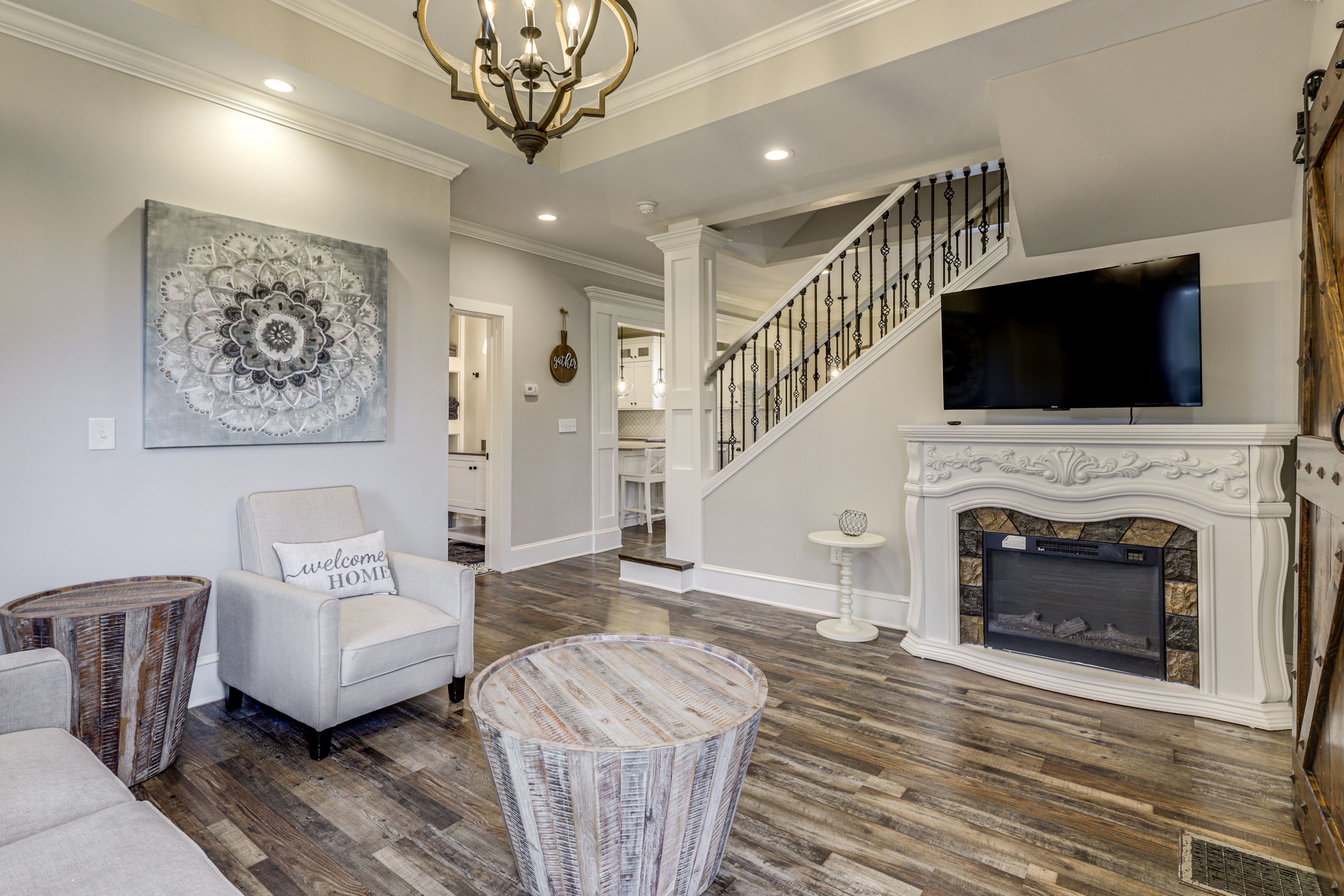 Living Room | Free WiFi | Central Heating & A/C | Smart TV | 1st Floor