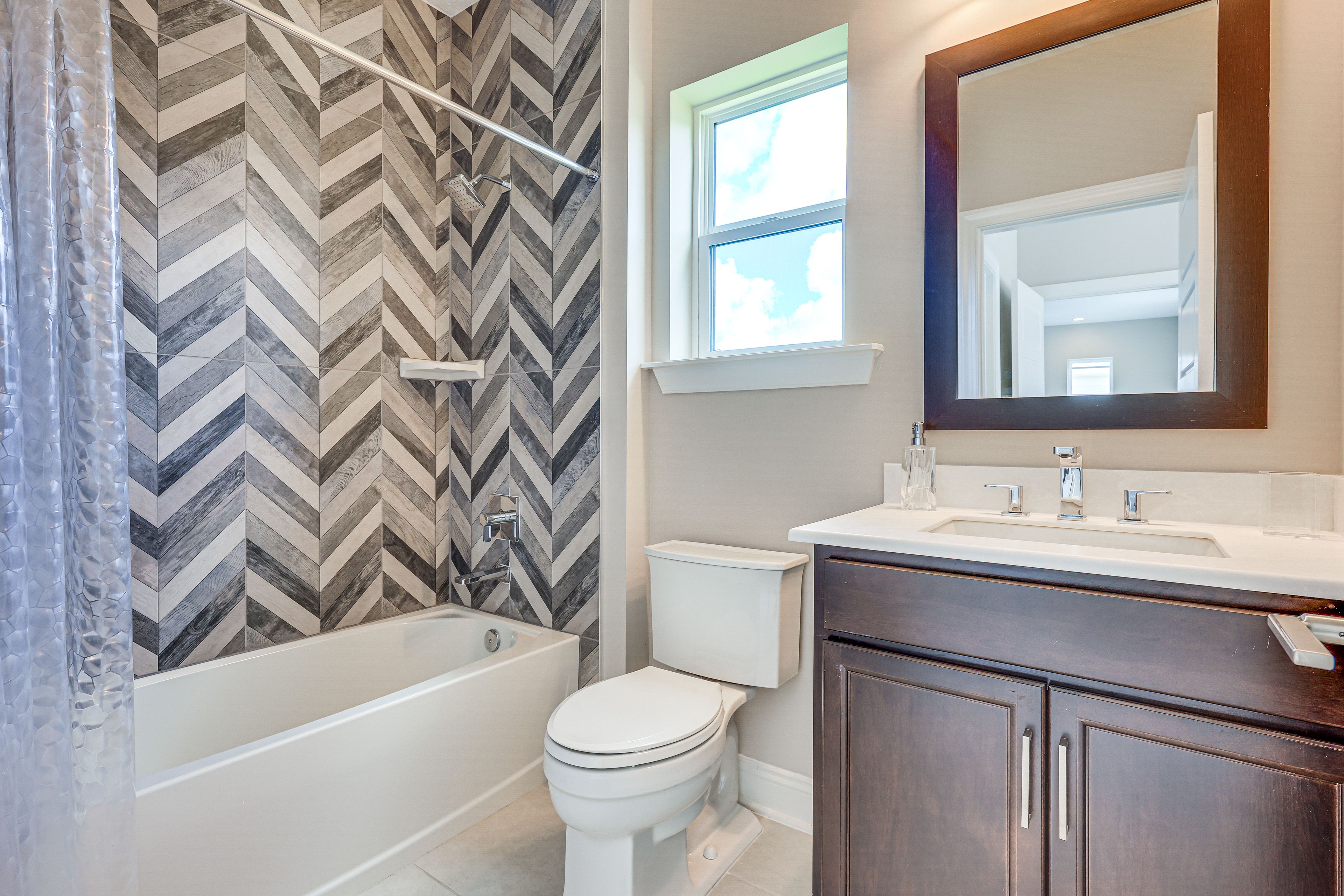 Full Bathroom | 2nd Floor