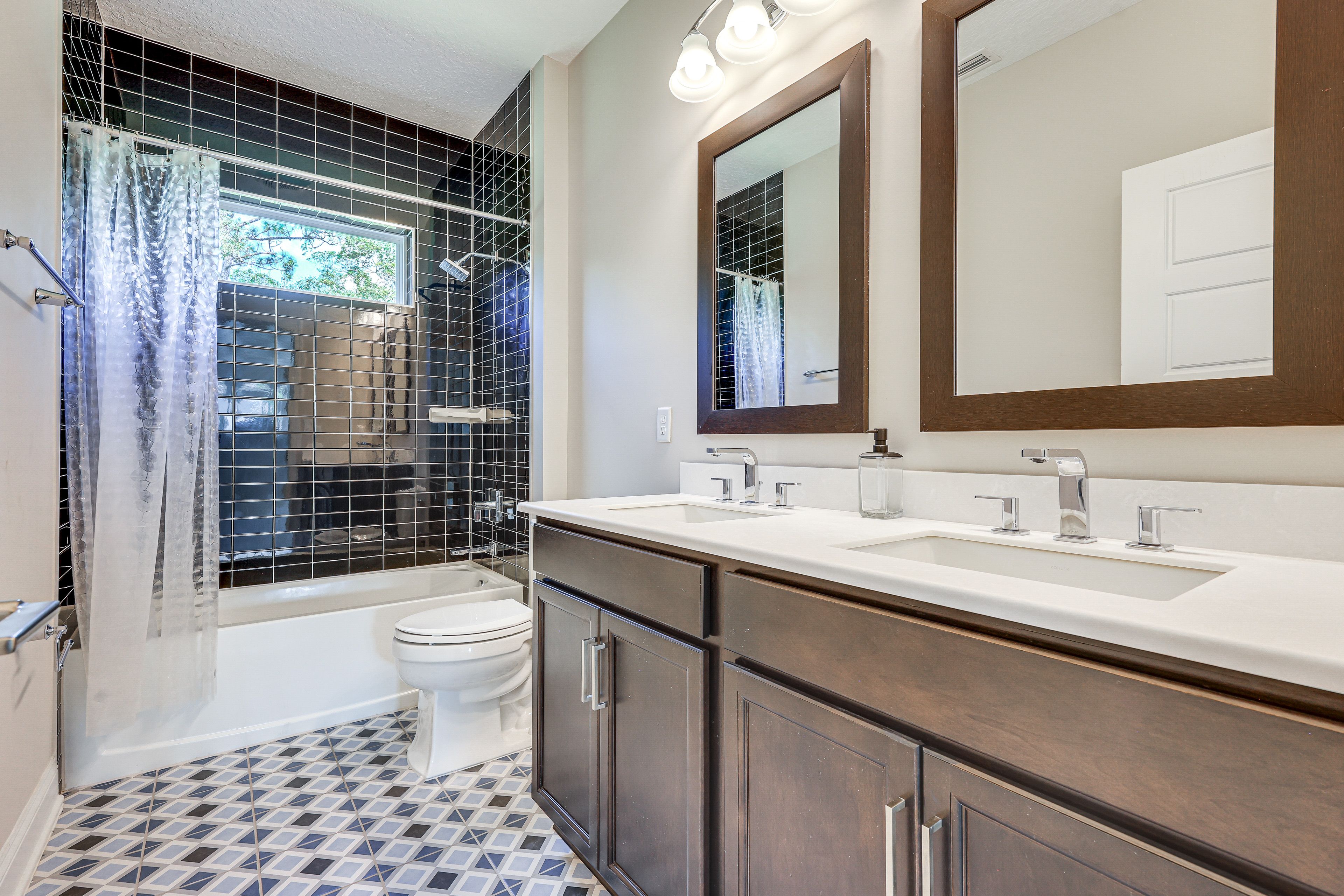 Full Bathroom | 2nd Floor