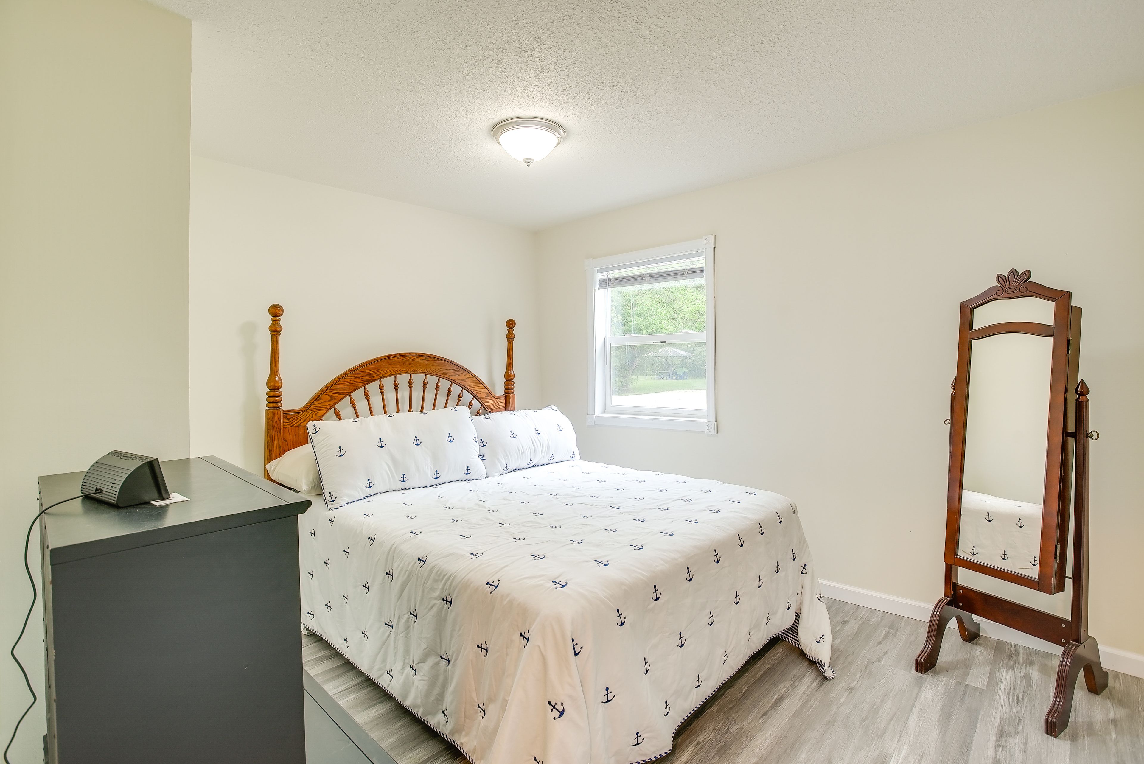 Bedroom | Full Bed | Linens Provided