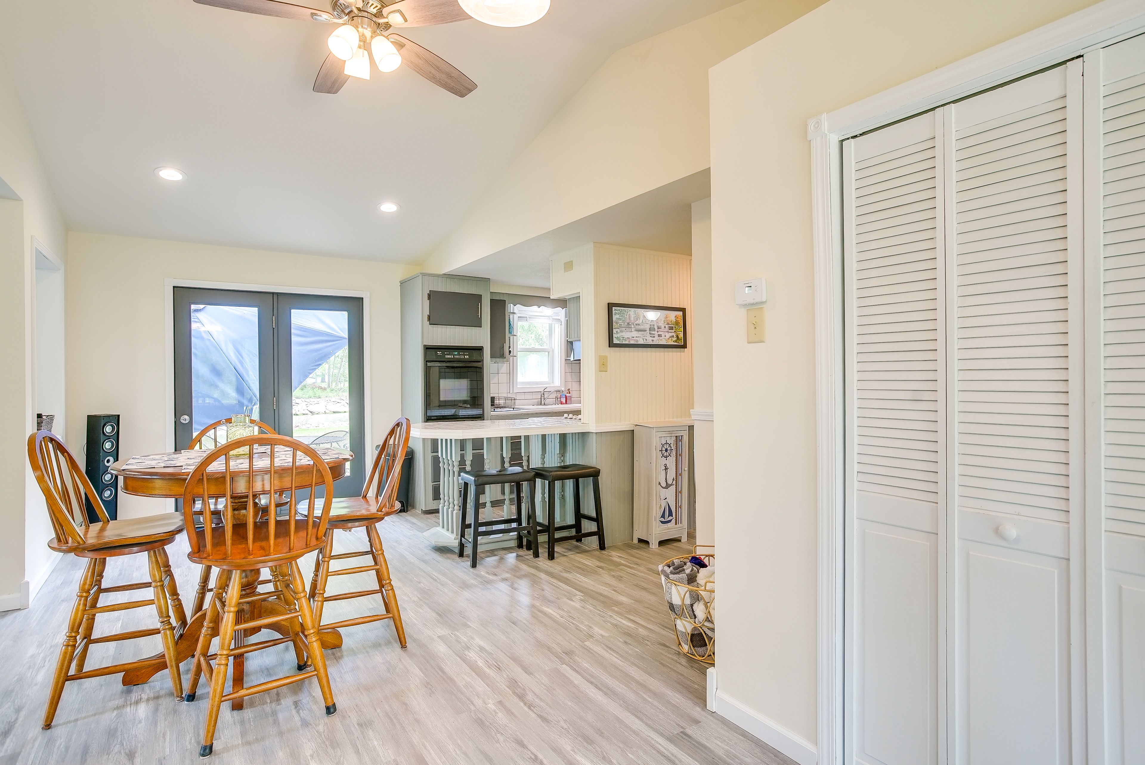 Dining Area | Dishware & Flatware