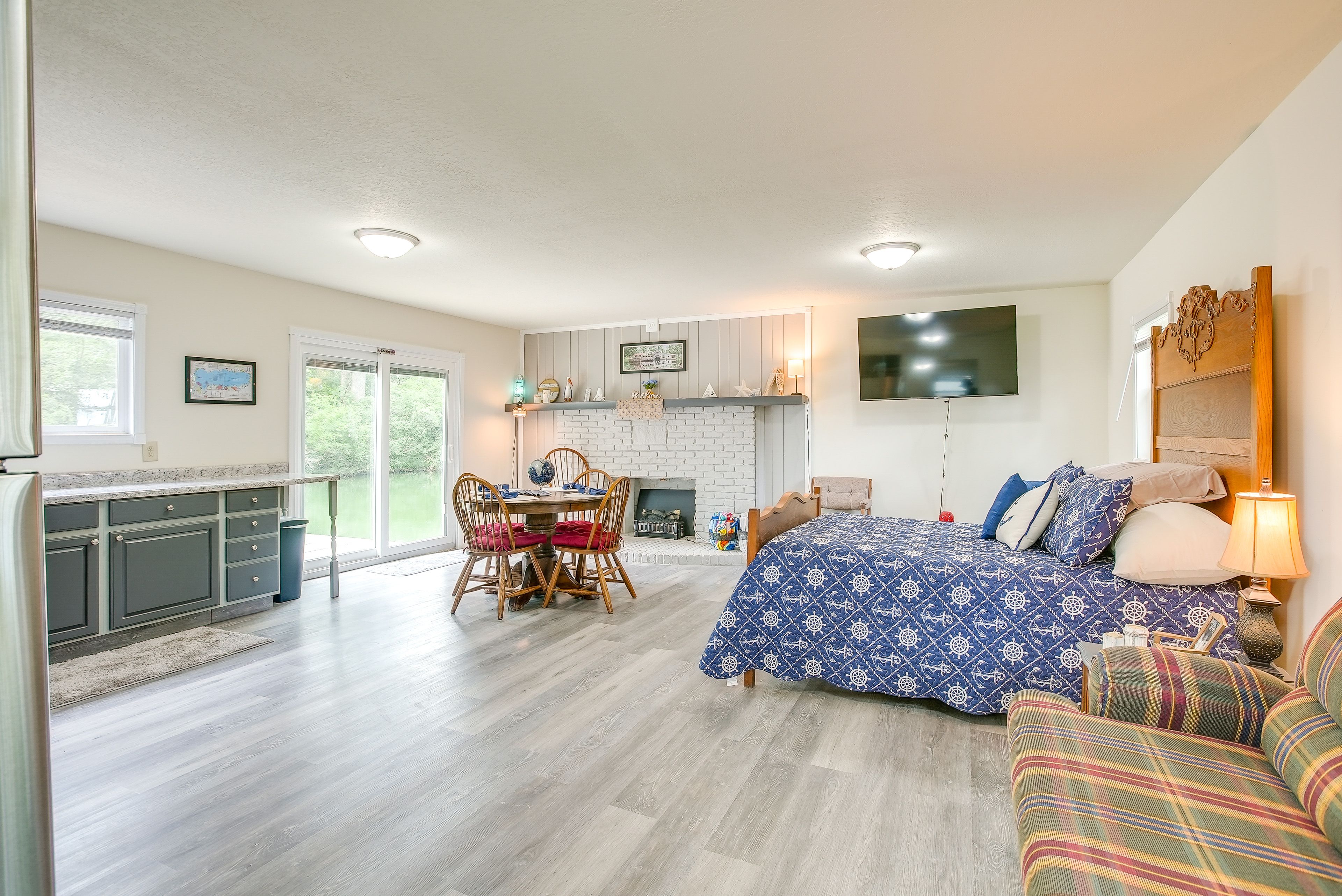 Studio | Full Bed | Linens Provided | Smart TV