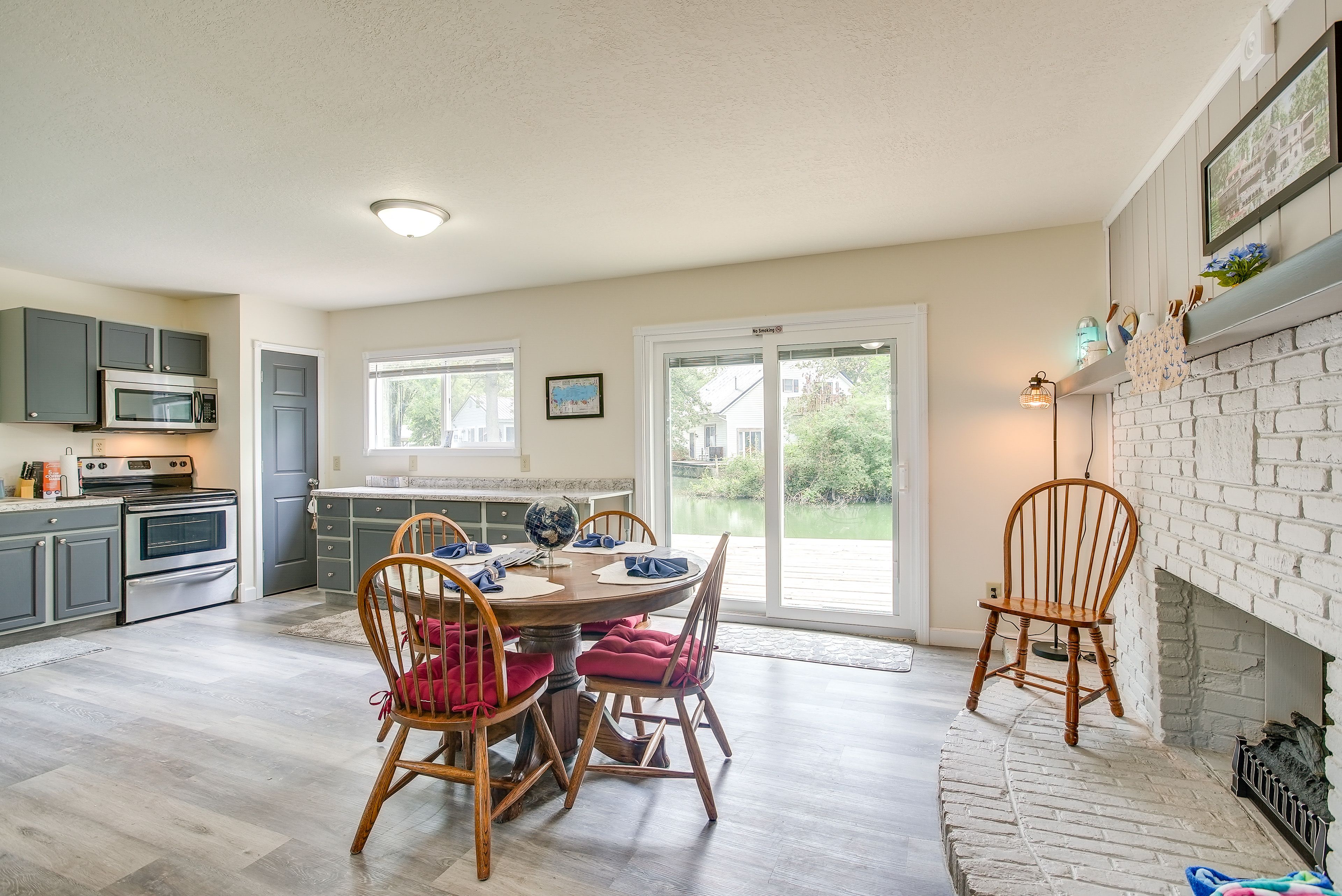 Dining Area | Dishware & Flatware