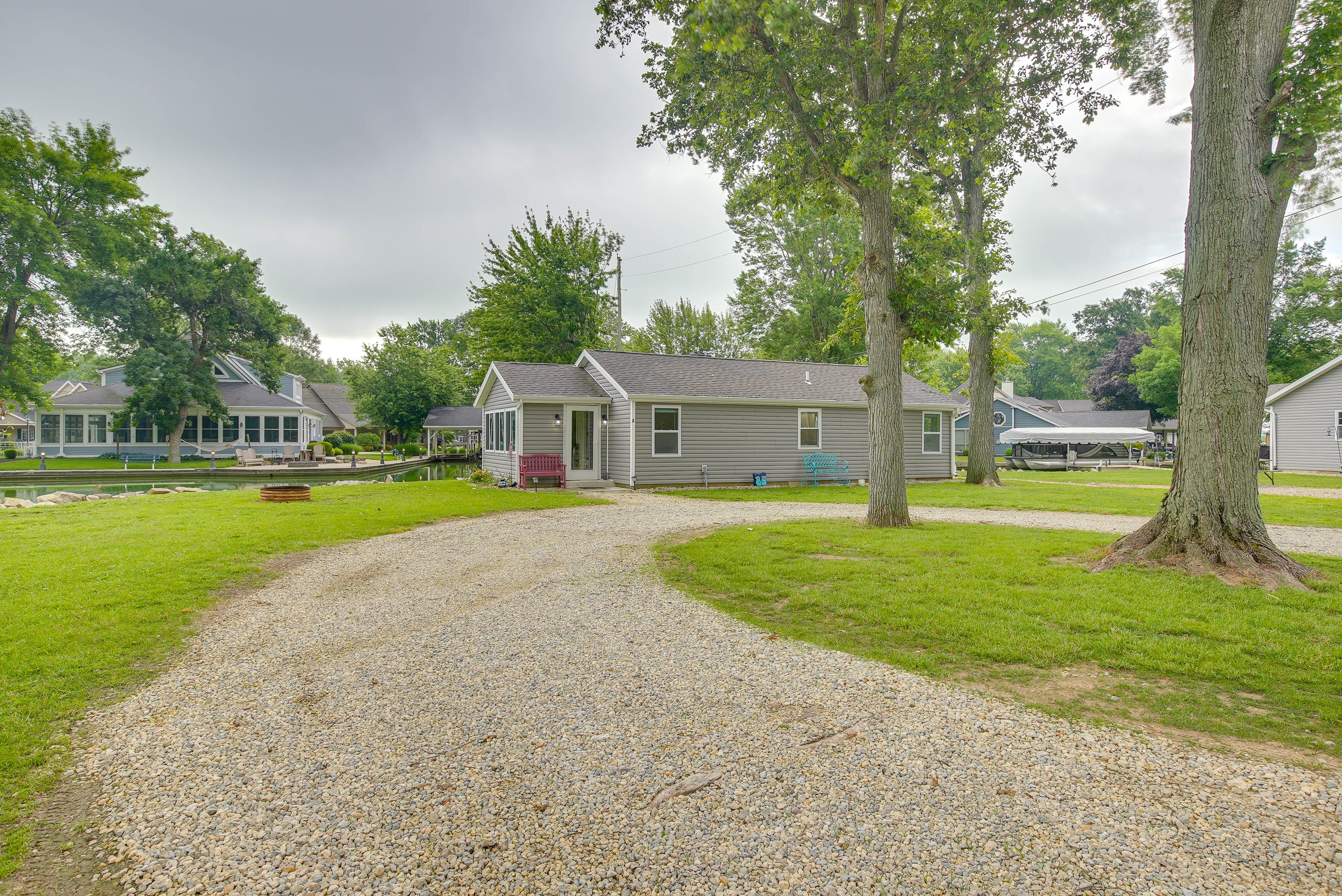 Parking | Driveway (2 Vehicles)