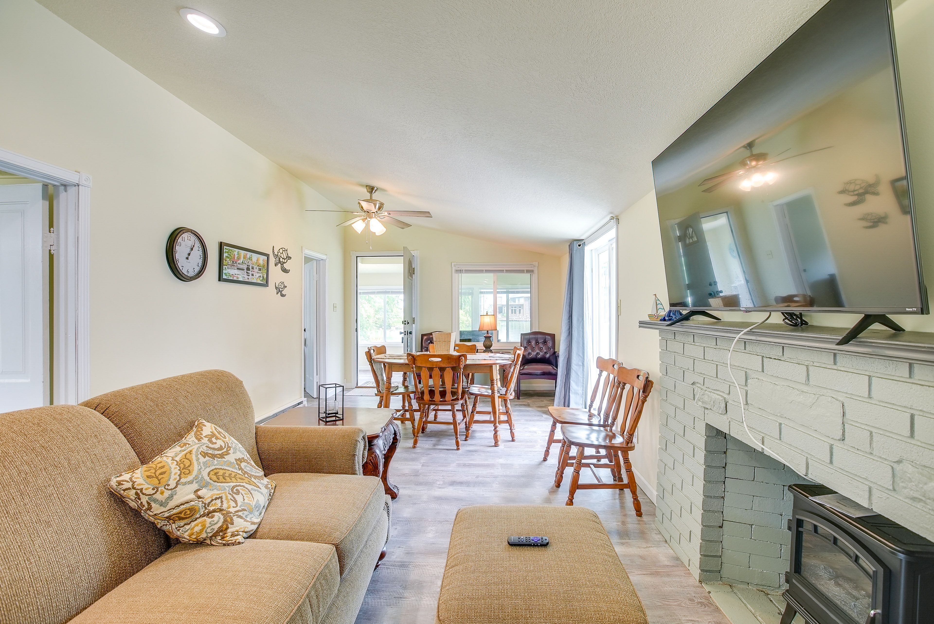 Living Room | Smart TV