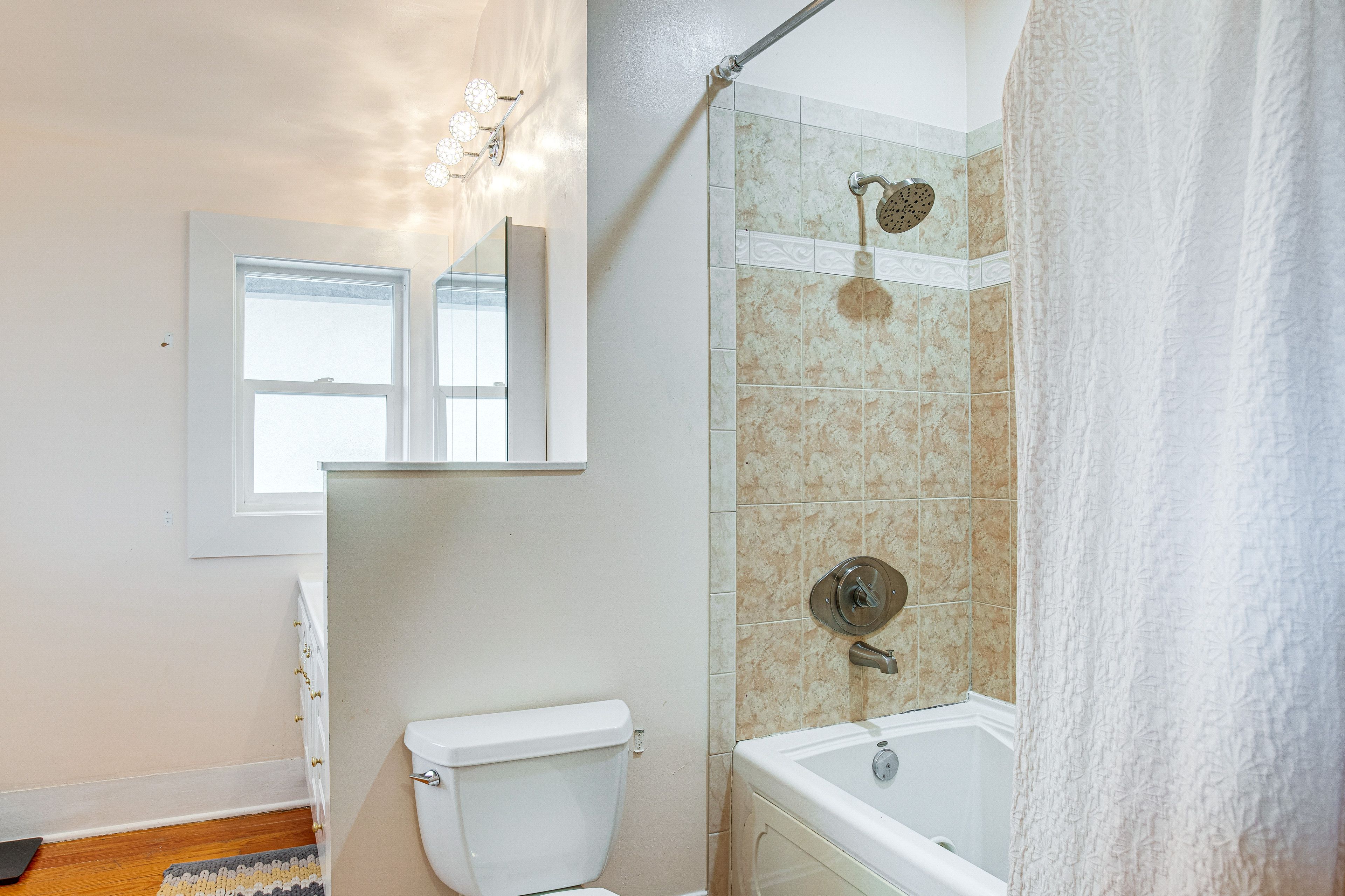En-Suite Bathroom | 2nd Floor | Towels Provided