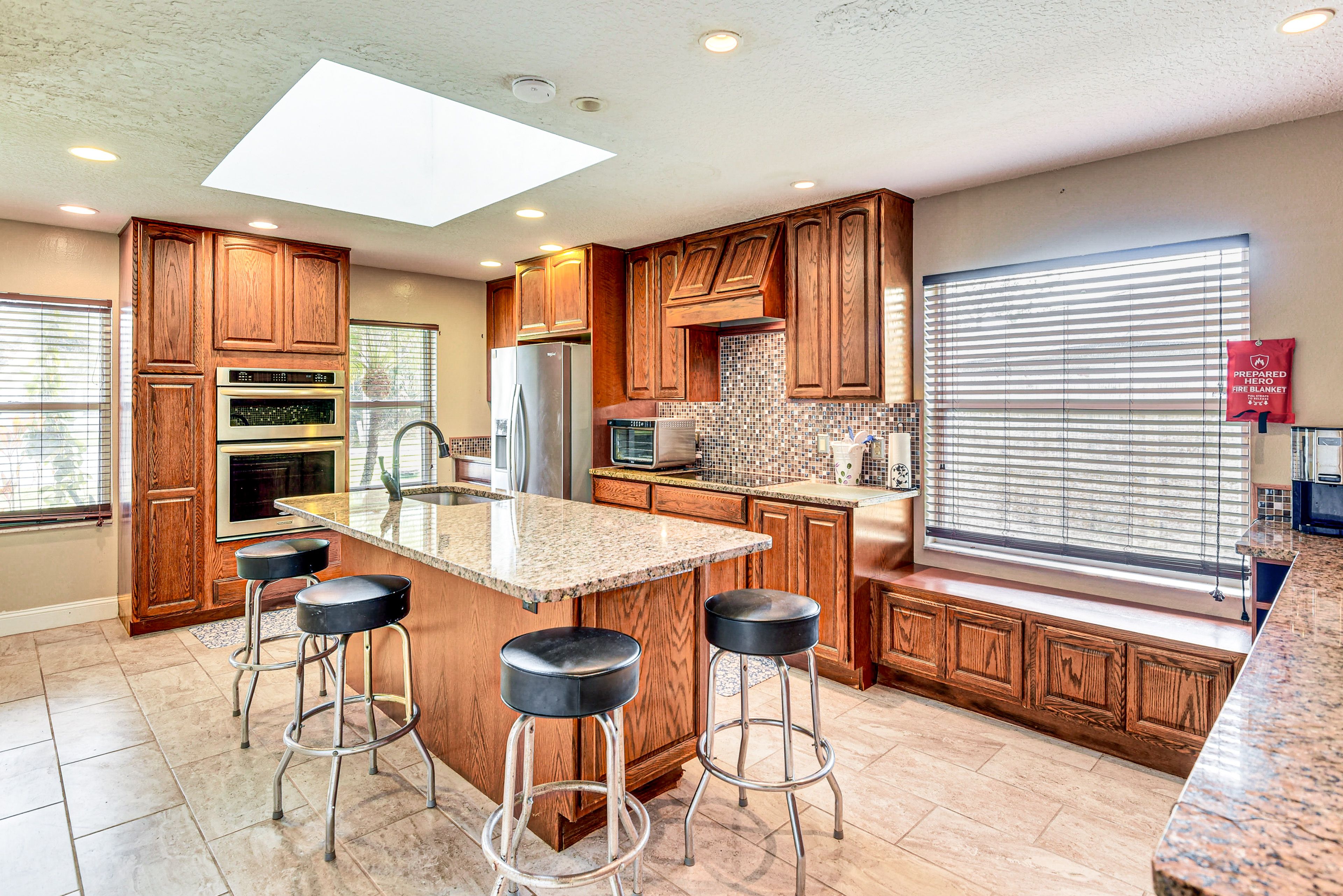 Kitchen | Breakfast Bar | Dishwasher
