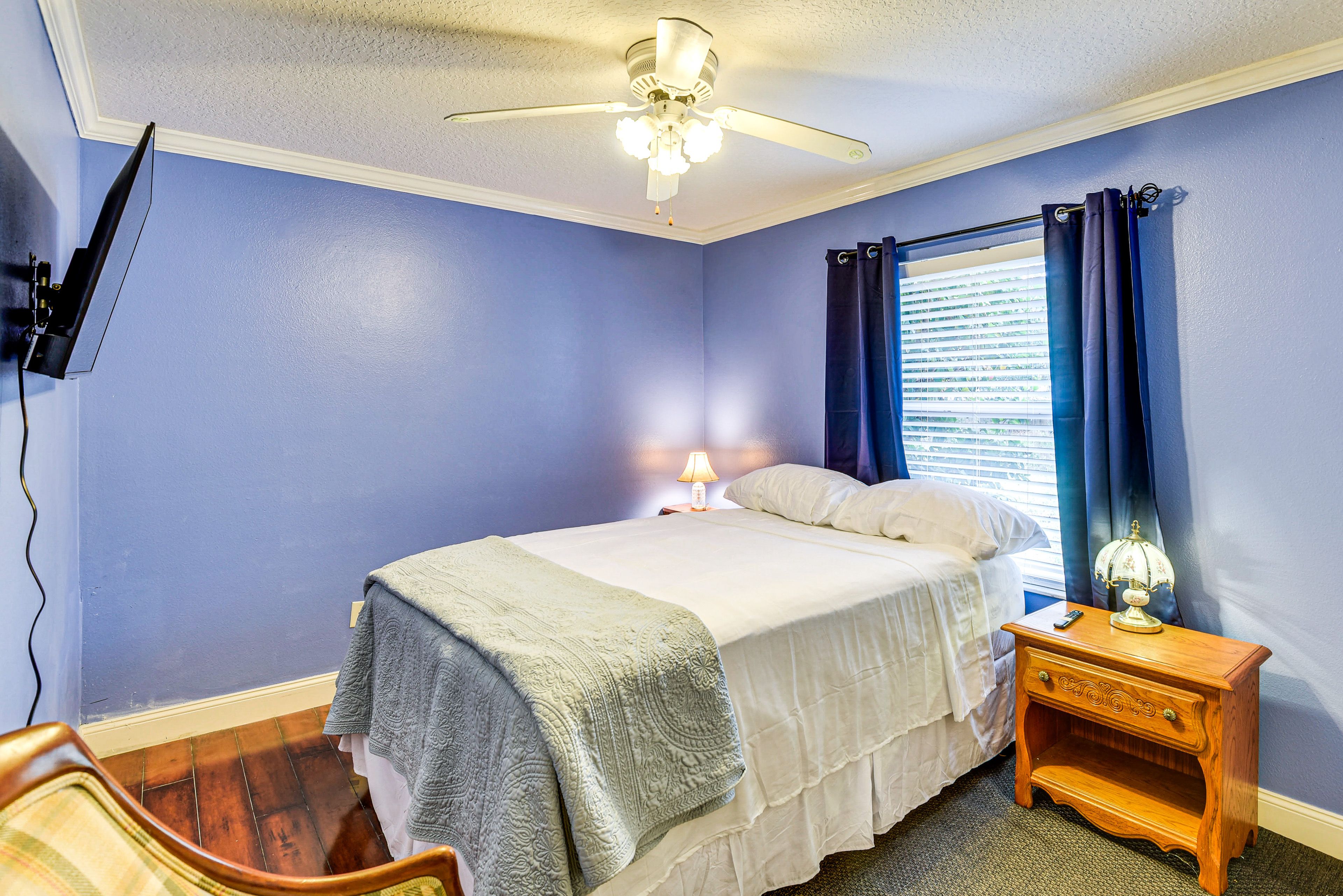 Bedroom 2 | Queen Bed