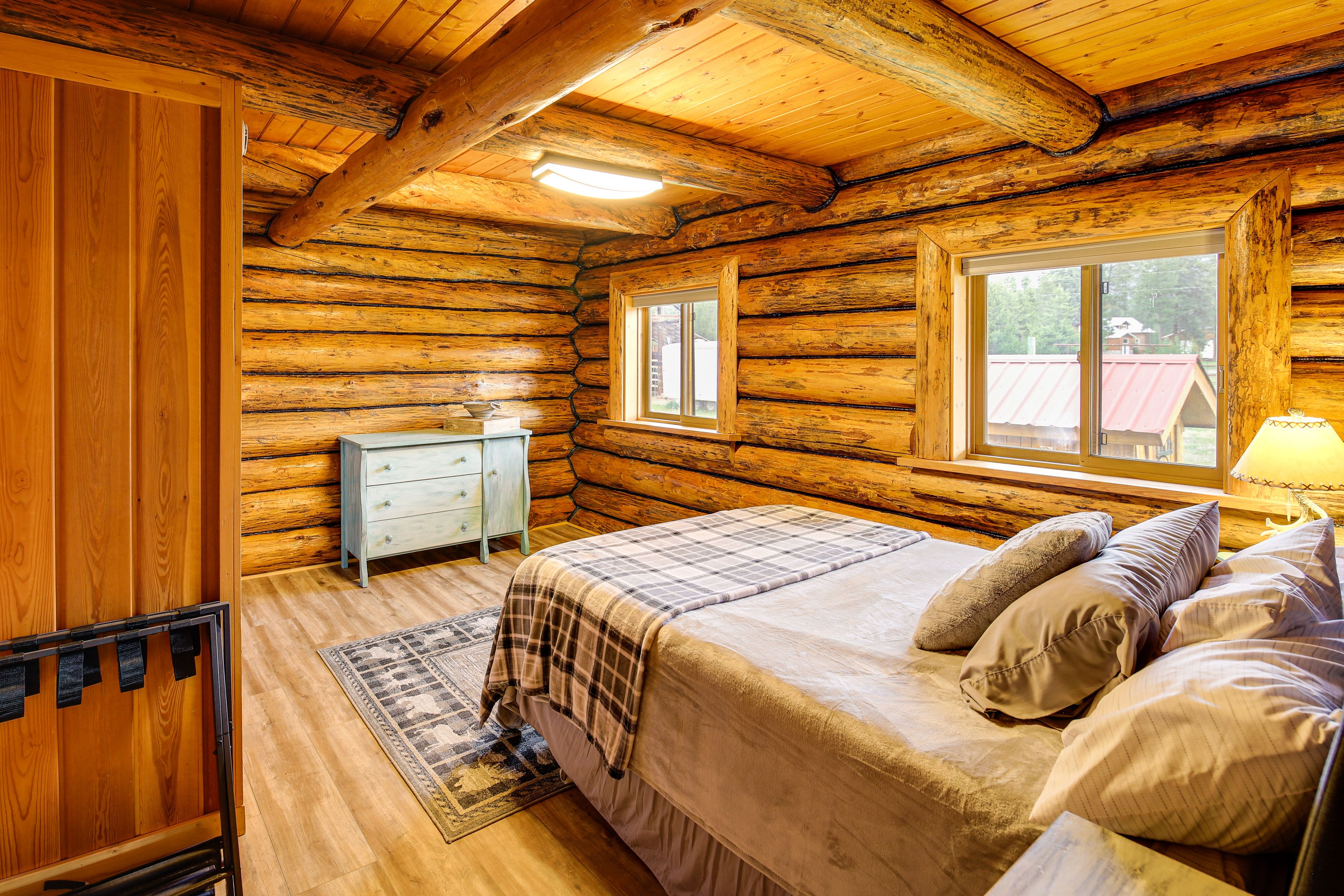 Bedroom 1 | Queen Bed | 1st Floor