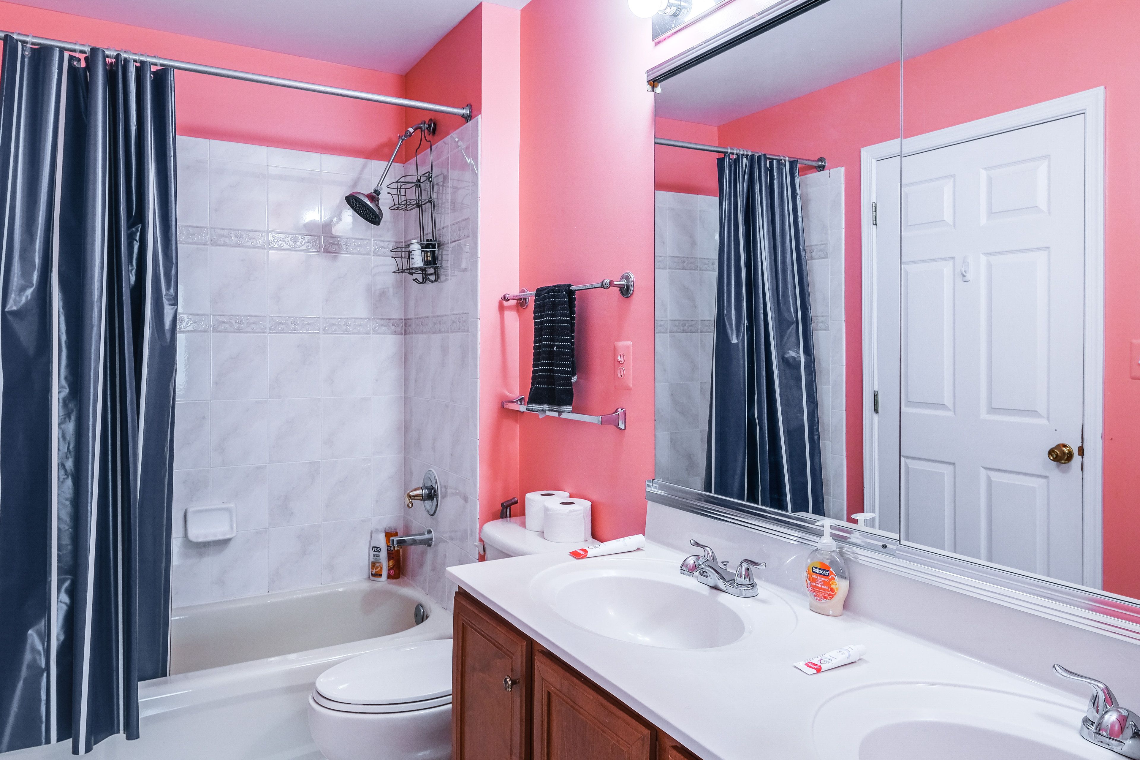 Full Bathroom | 2nd Floor