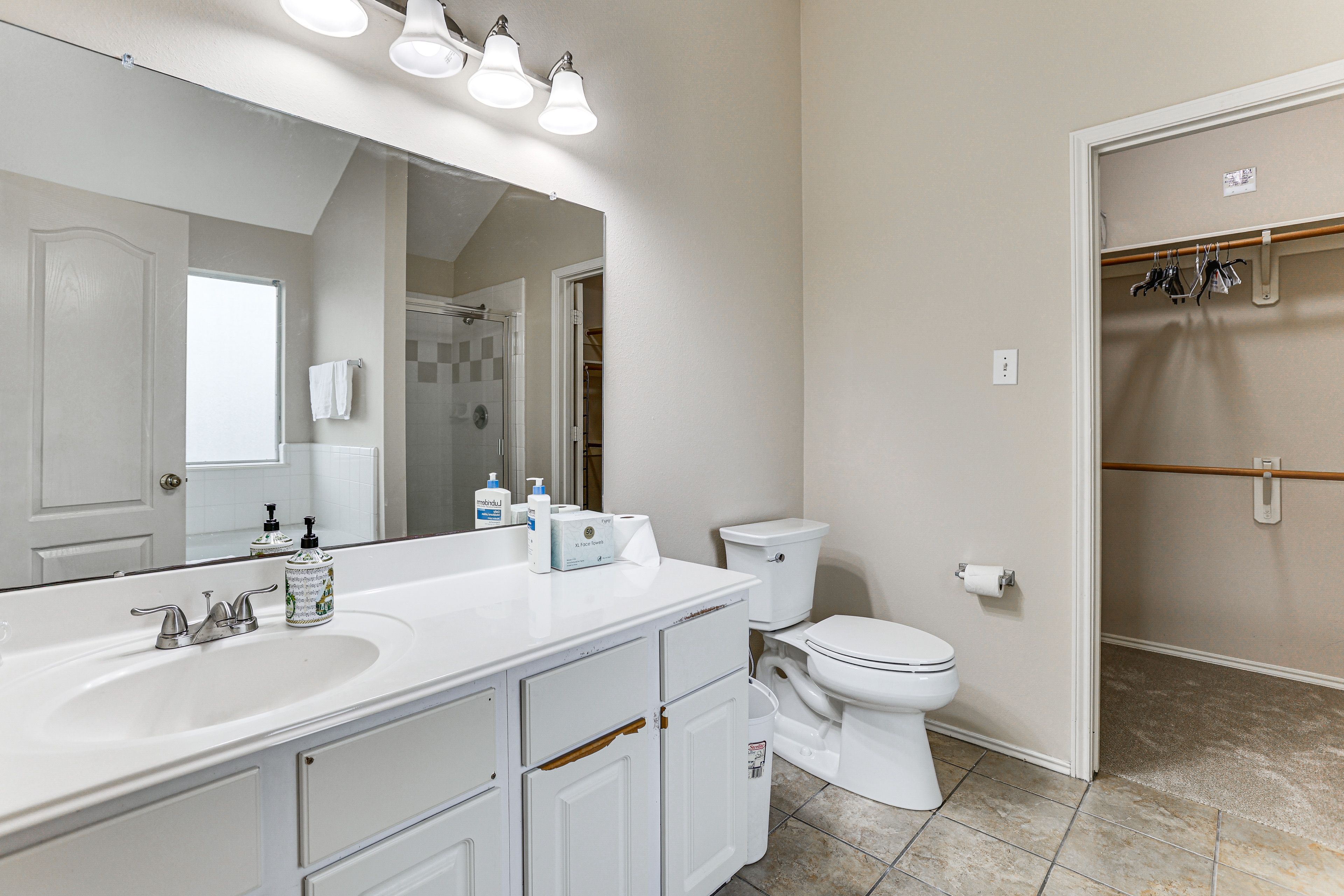 Full Bath | 2nd Floor