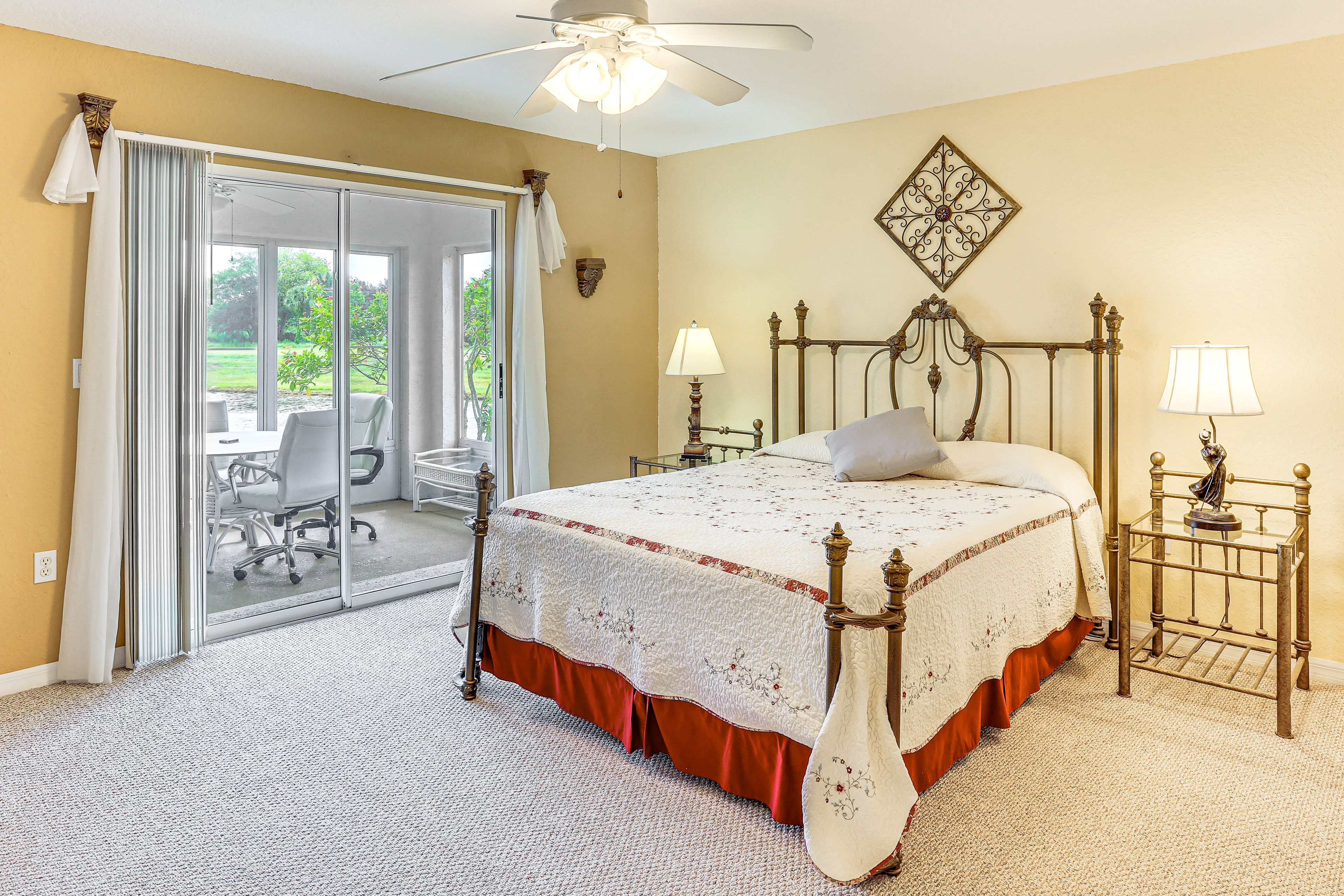 Bedroom 1 | Queen Bed | En-Suite Bathroom