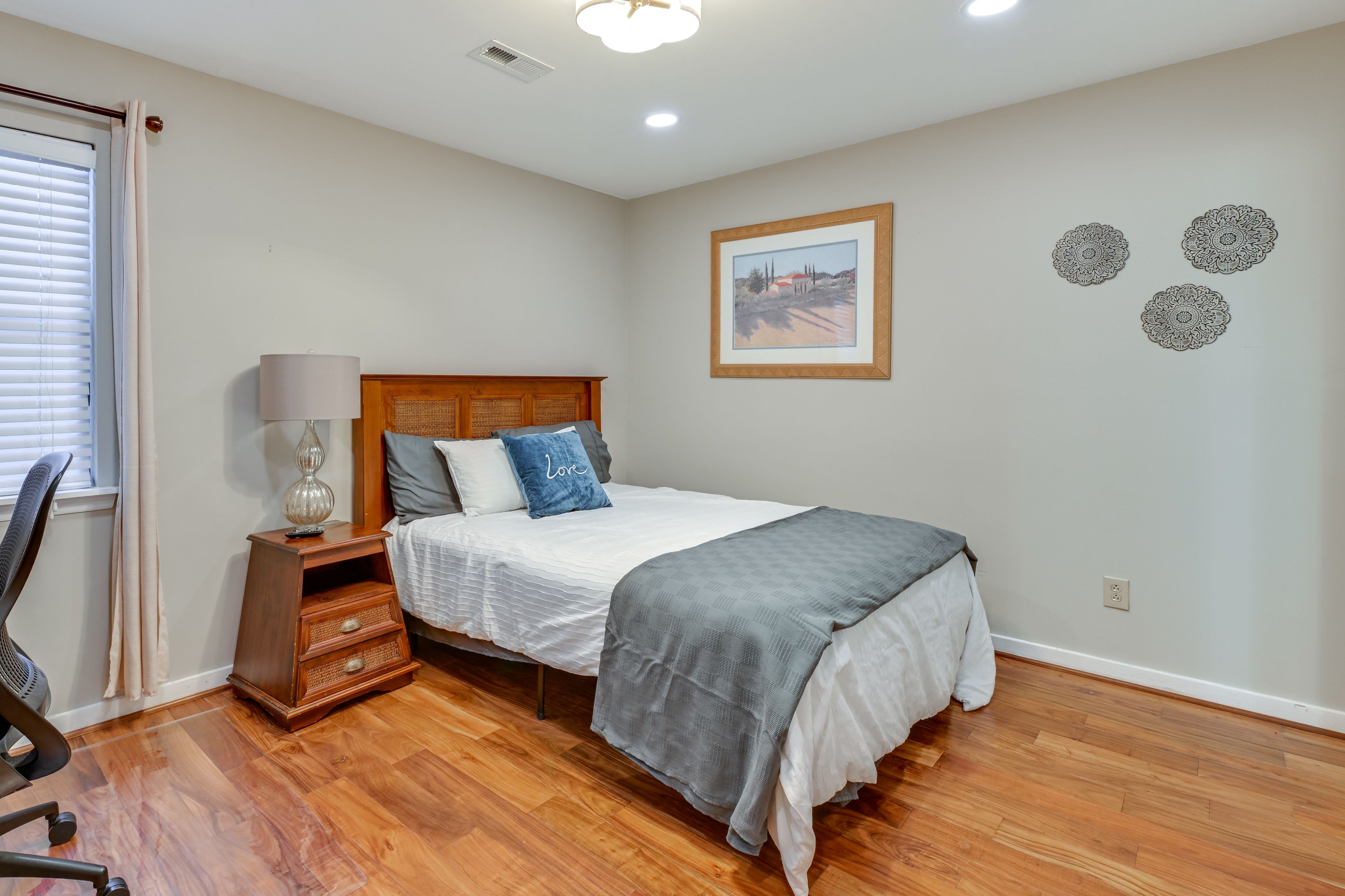 Bedroom 2 | Queen Bed