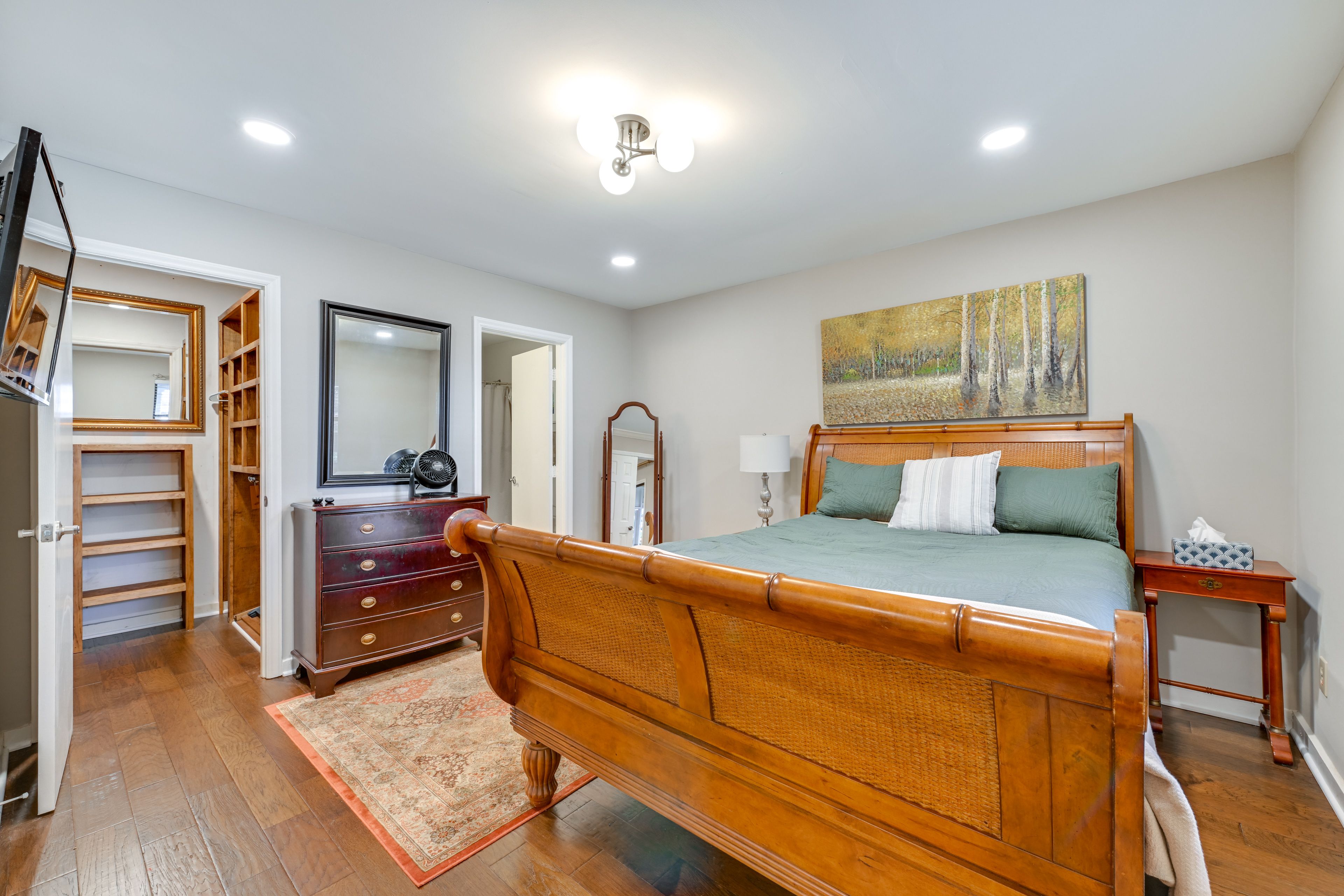 Bedroom 1 | Queen Bed | Linens Provided