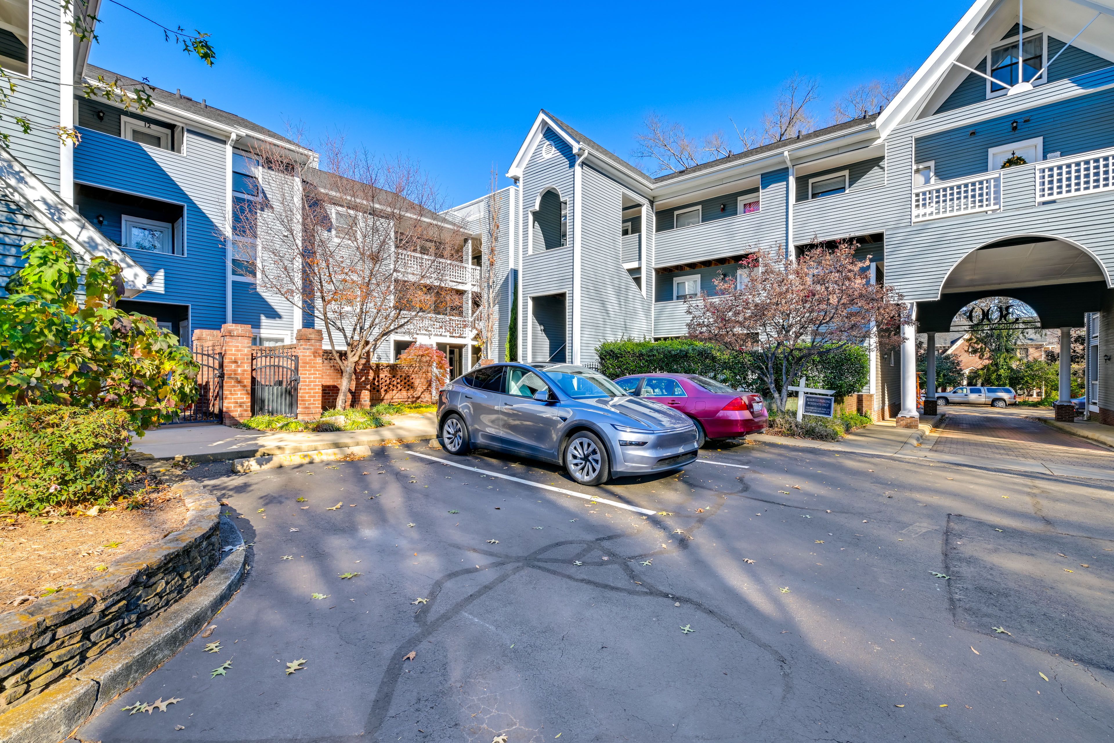 Community Parking Lot (1 Vehicle)