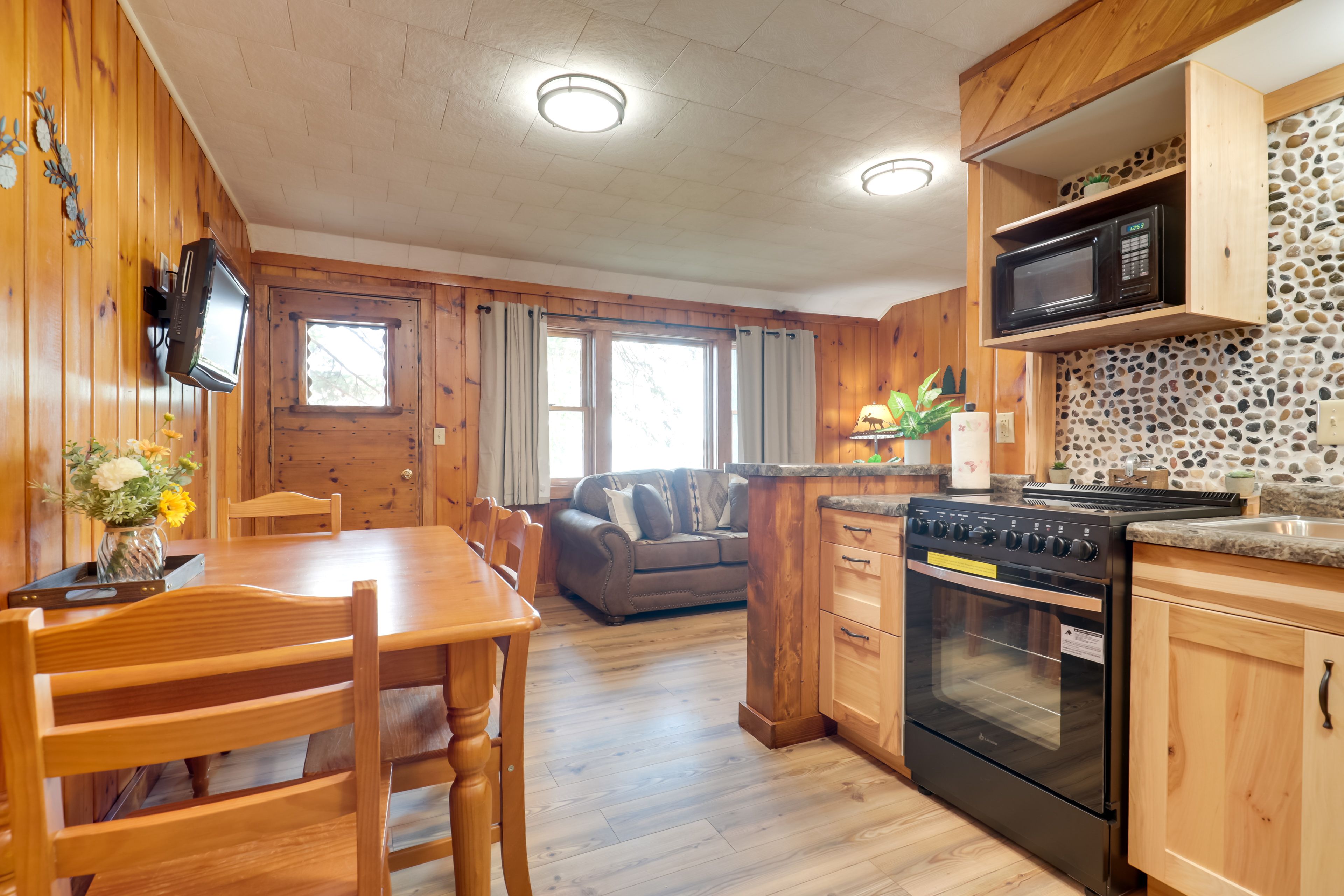 Cabin Interior | Self Check-In | Free WiFi