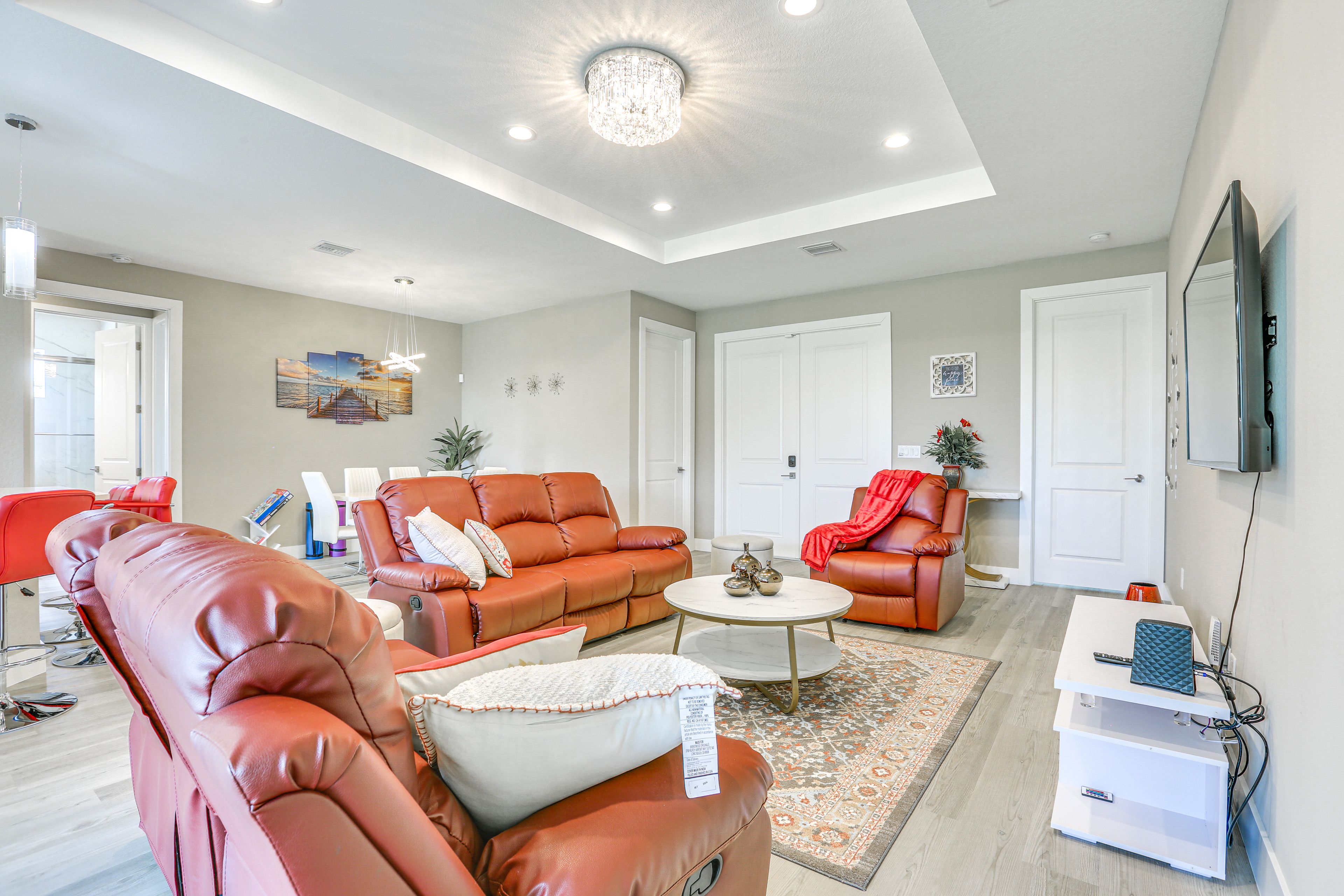 Living Room | Smart TV | Free WiFi | Central A/C & Heating